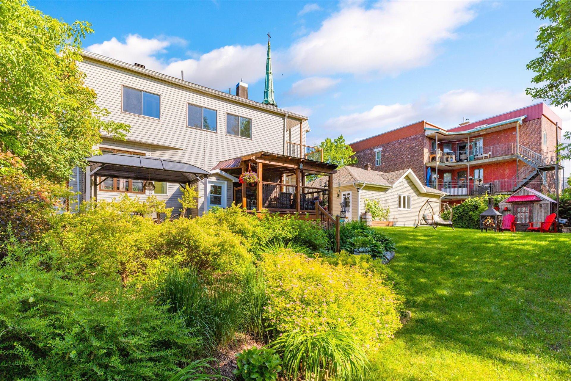 









783

 - 785


Av. Hemlock

,
Shawinigan,




QC
G9N1S8

