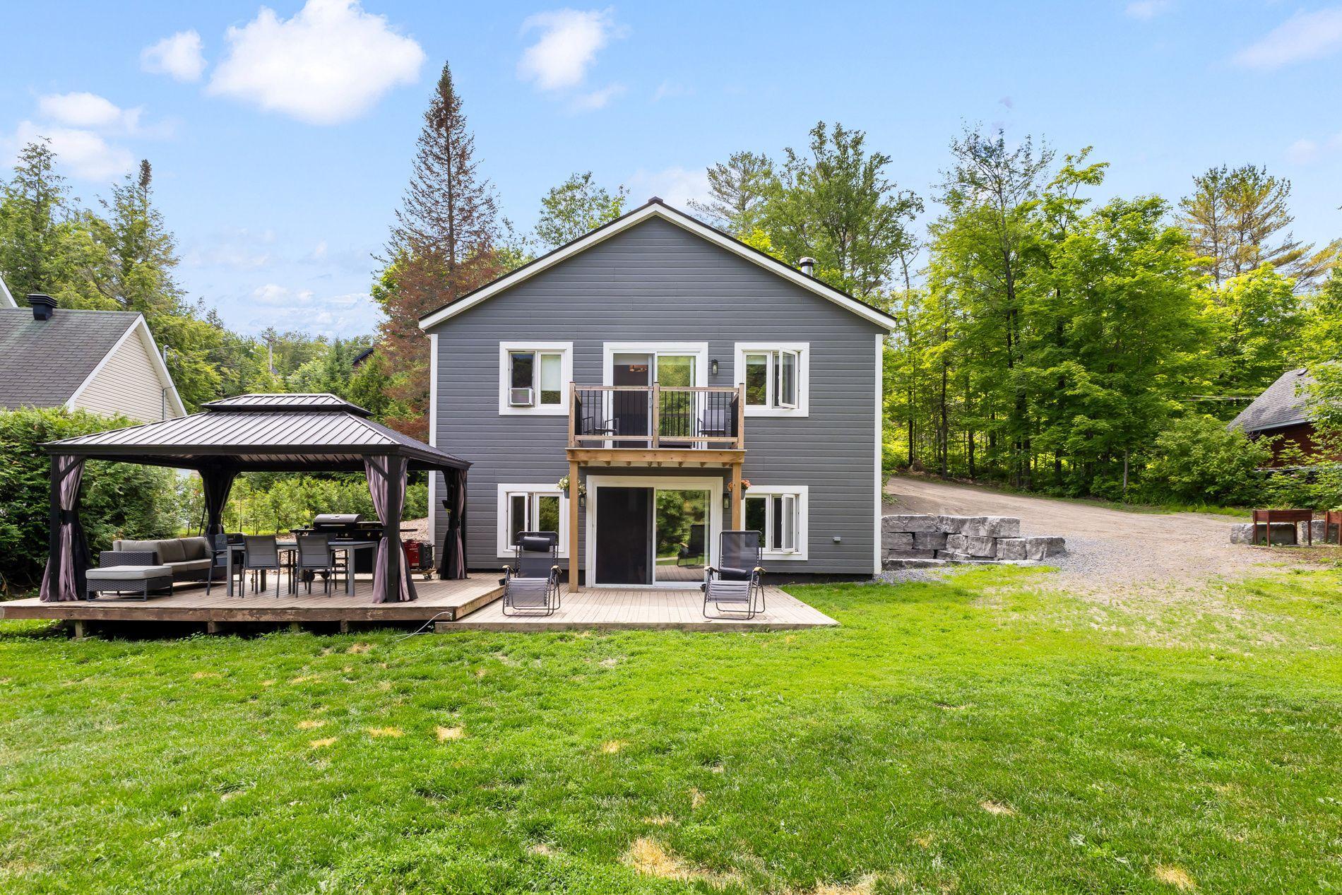 









1216


Rue St-Camille

,
Saint-Jérôme,




QC
J5L2K7

