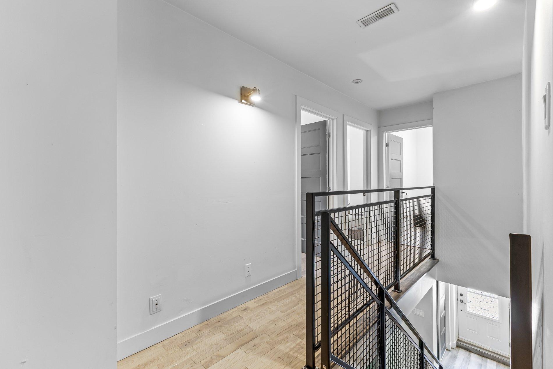 









1216


Rue St-Camille

,
Saint-Jérôme,




QC
J5L2K7

