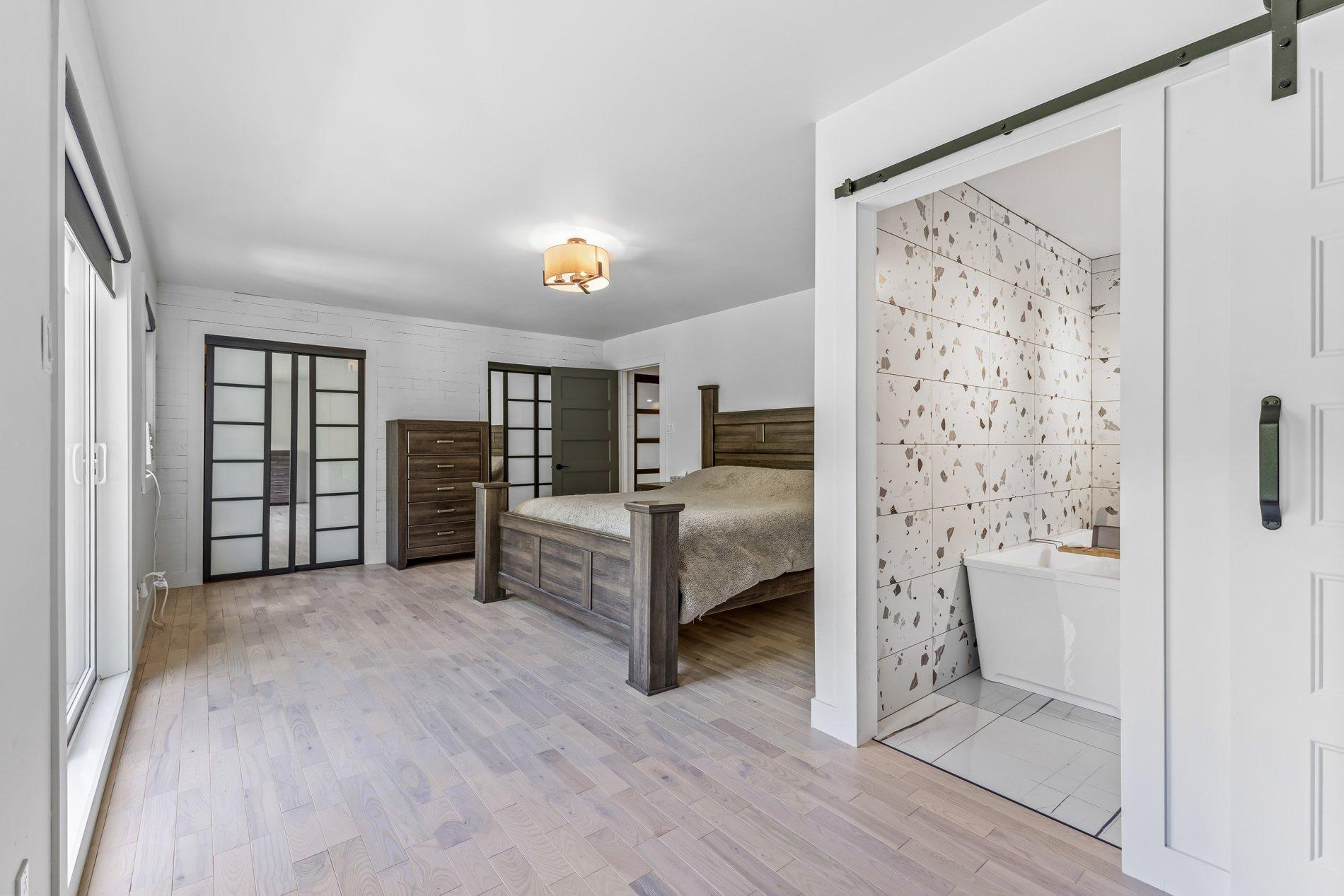 









1216


Rue St-Camille

,
Saint-Jérôme,




QC
J5L2K7

