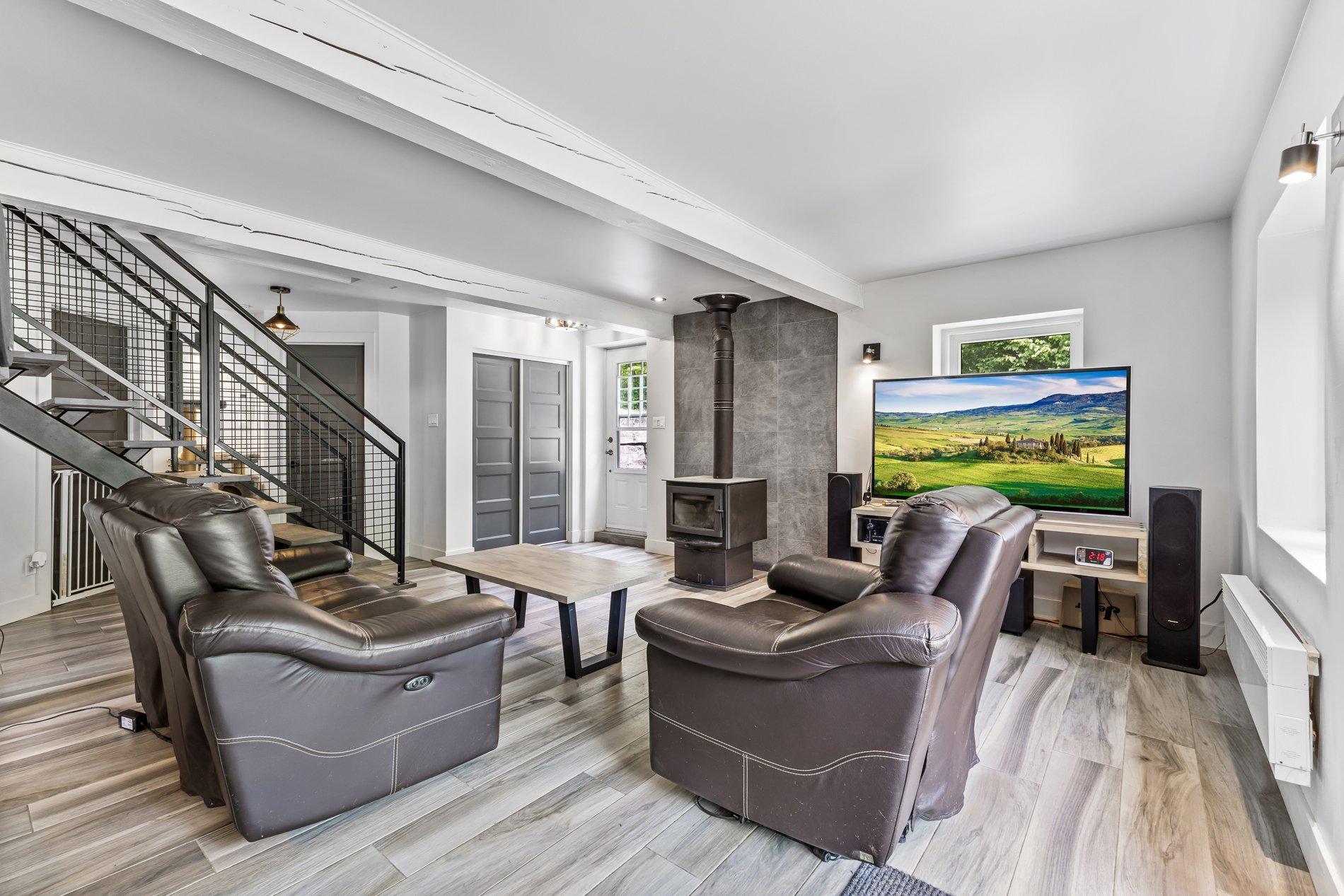 









1216


Rue St-Camille

,
Saint-Jérôme,




QC
J5L2K7

