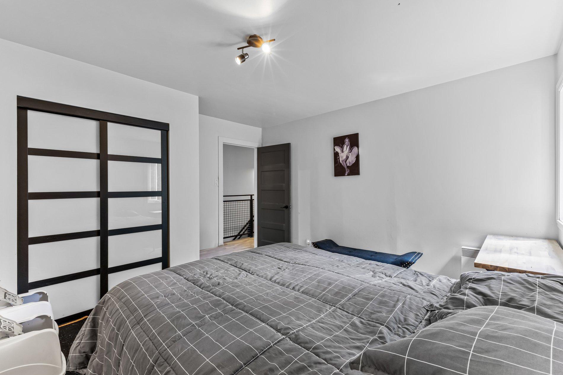 









1216


Rue St-Camille

,
Saint-Jérôme,




QC
J5L2K7

