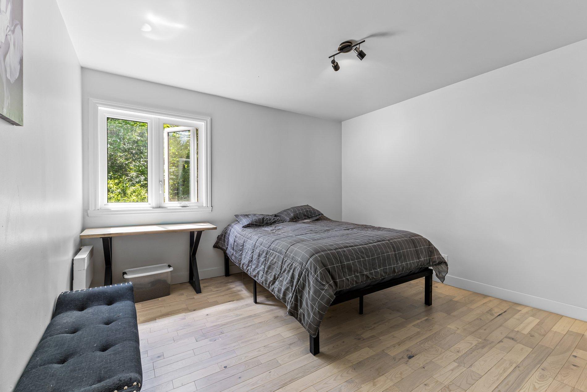 









1216


Rue St-Camille

,
Saint-Jérôme,




QC
J5L2K7

