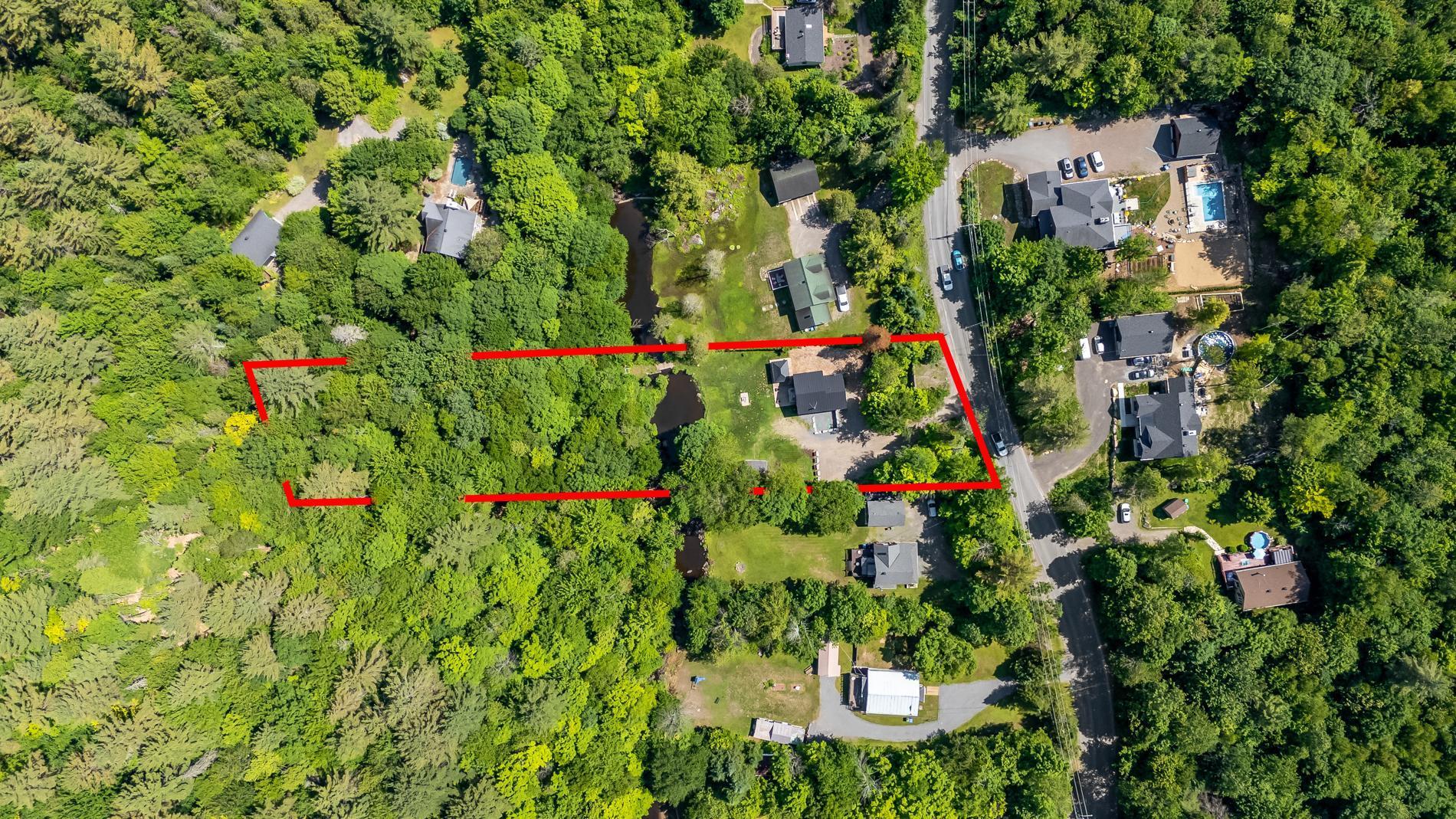 









1216


Rue St-Camille

,
Saint-Jérôme,




QC
J5L2K7

