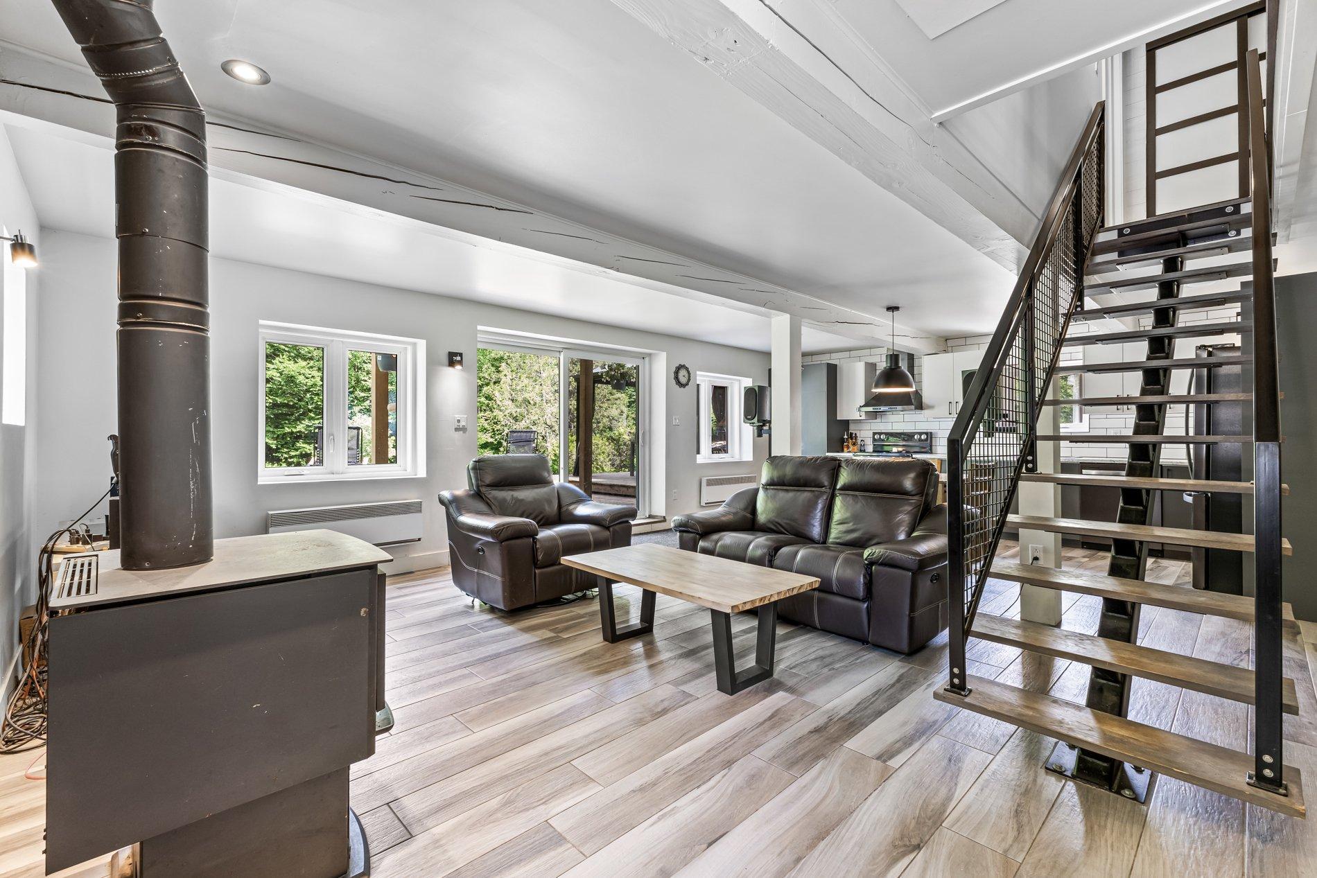 









1216


Rue St-Camille

,
Saint-Jérôme,




QC
J5L2K7

