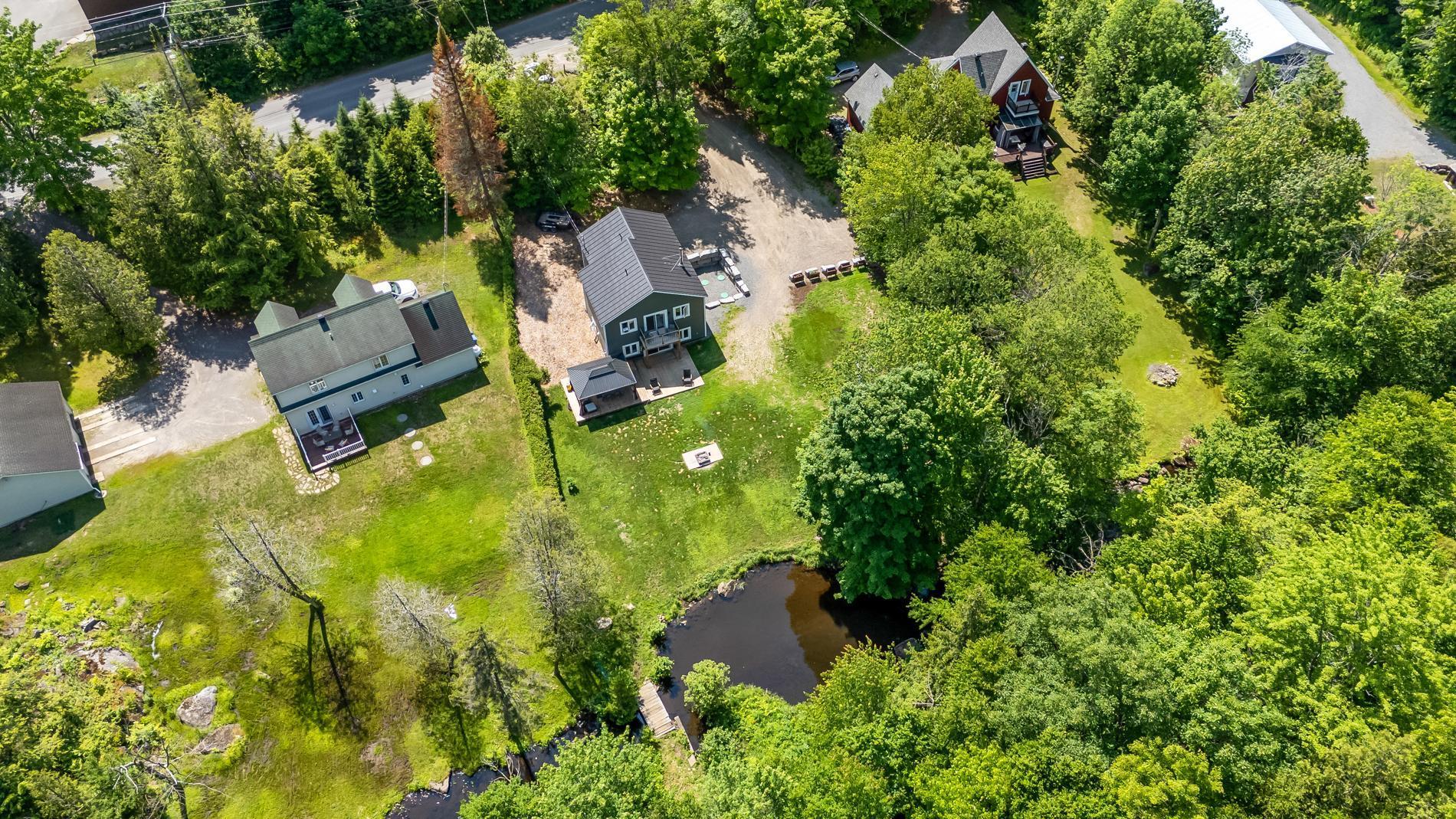 









1216


Rue St-Camille

,
Saint-Jérôme,




QC
J5L2K7

