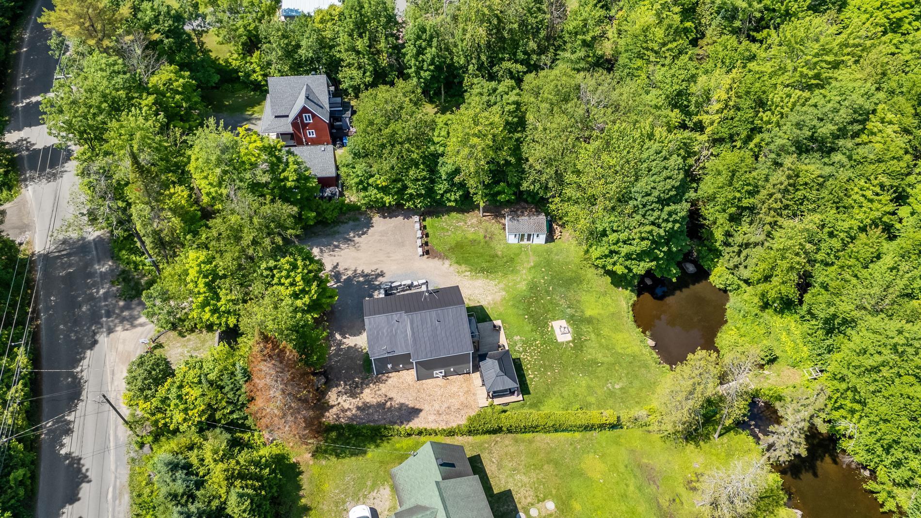 









1216


Rue St-Camille

,
Saint-Jérôme,




QC
J5L2K7

