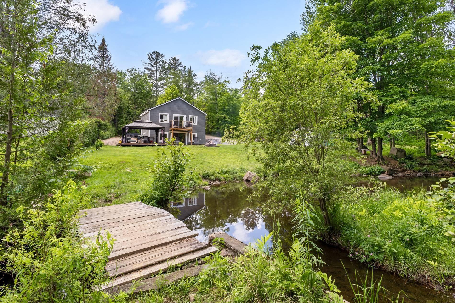 









1216


Rue St-Camille

,
Saint-Jérôme,




QC
J5L2K7


