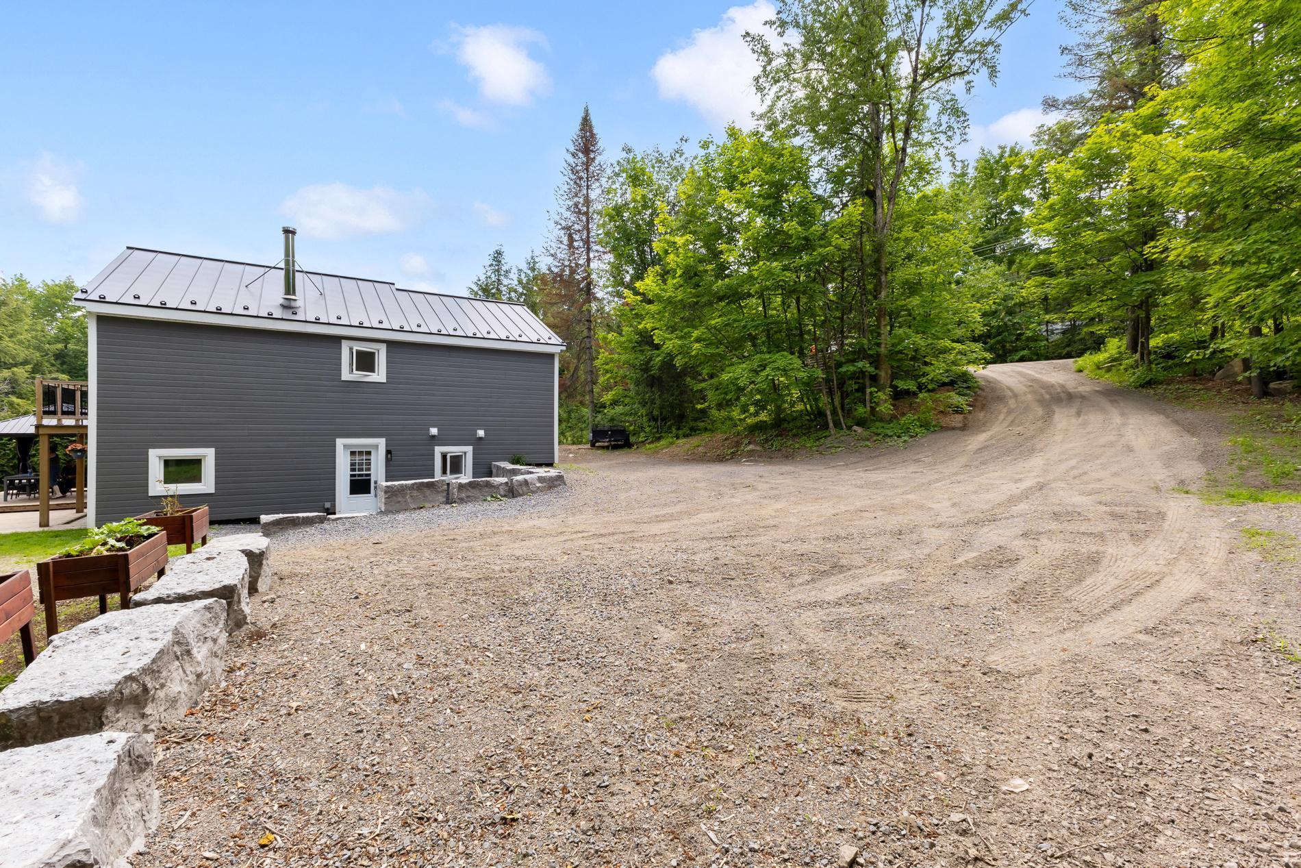 









1216


Rue St-Camille

,
Saint-Jérôme,




QC
J5L2K7

