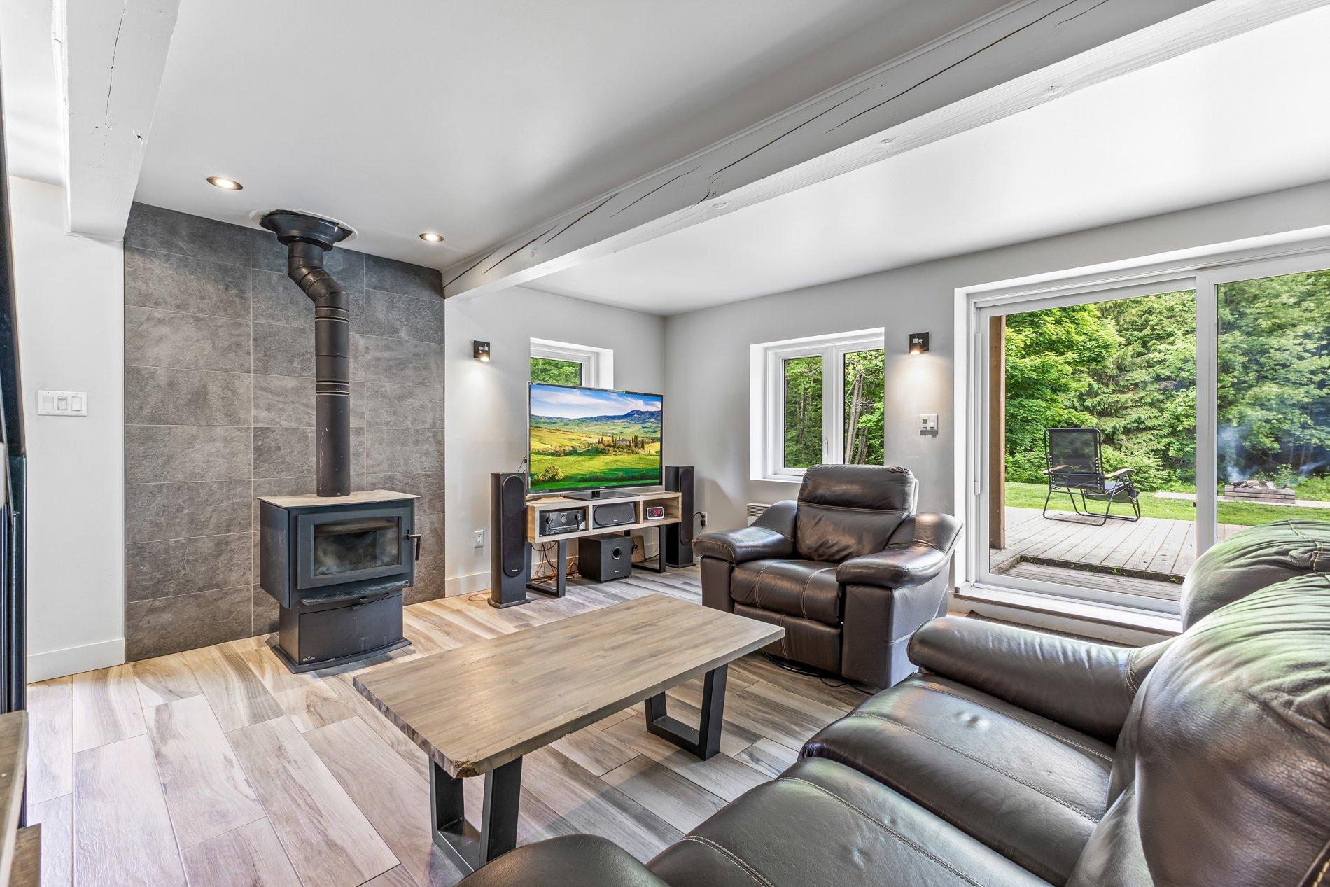









1216


Rue St-Camille

,
Saint-Jérôme,




QC
J5L2K7

