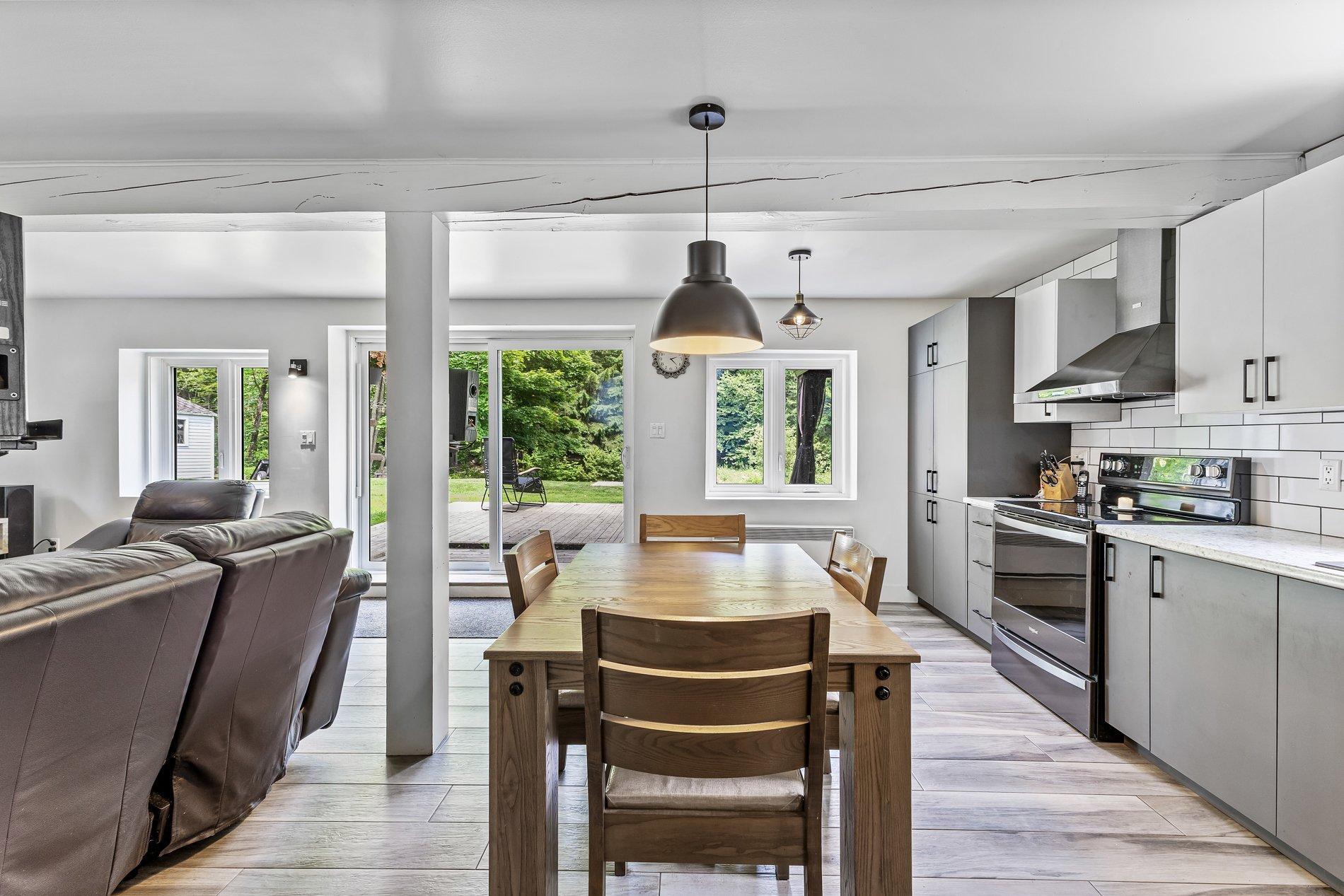 









1216


Rue St-Camille

,
Saint-Jérôme,




QC
J5L2K7

