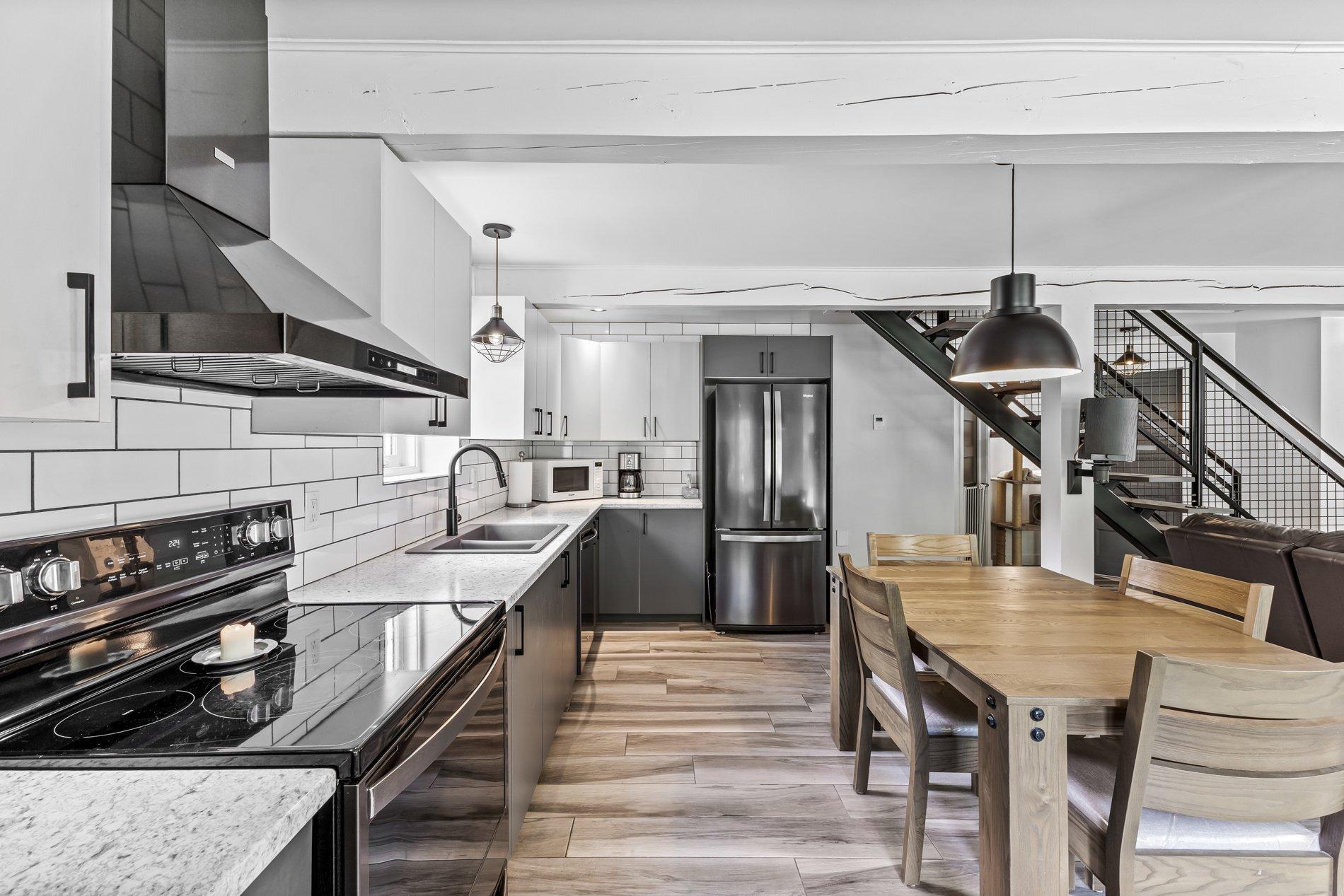 









1216


Rue St-Camille

,
Saint-Jérôme,




QC
J5L2K7

