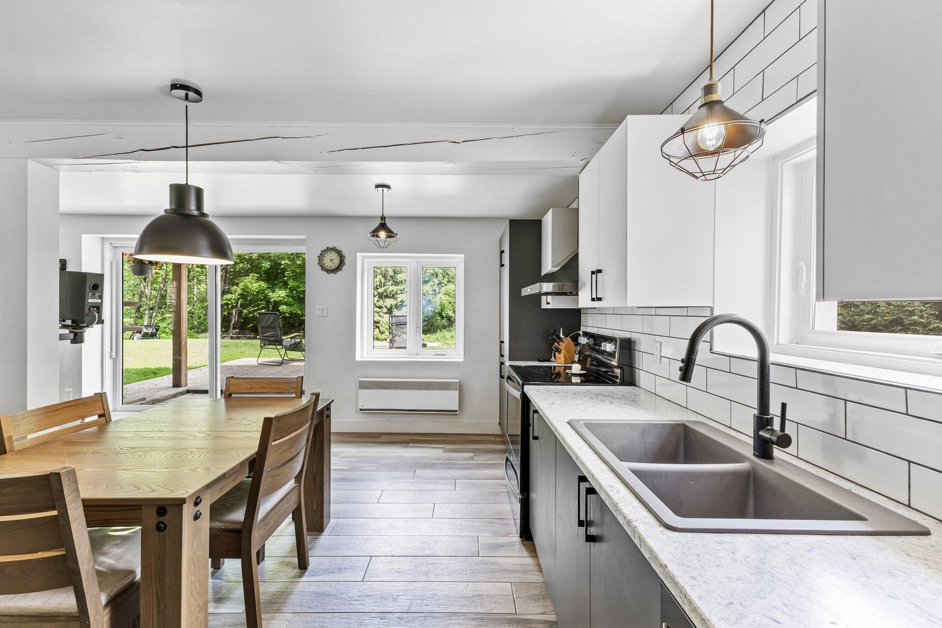 









1216


Rue St-Camille

,
Saint-Jérôme,




QC
J5L2K7

