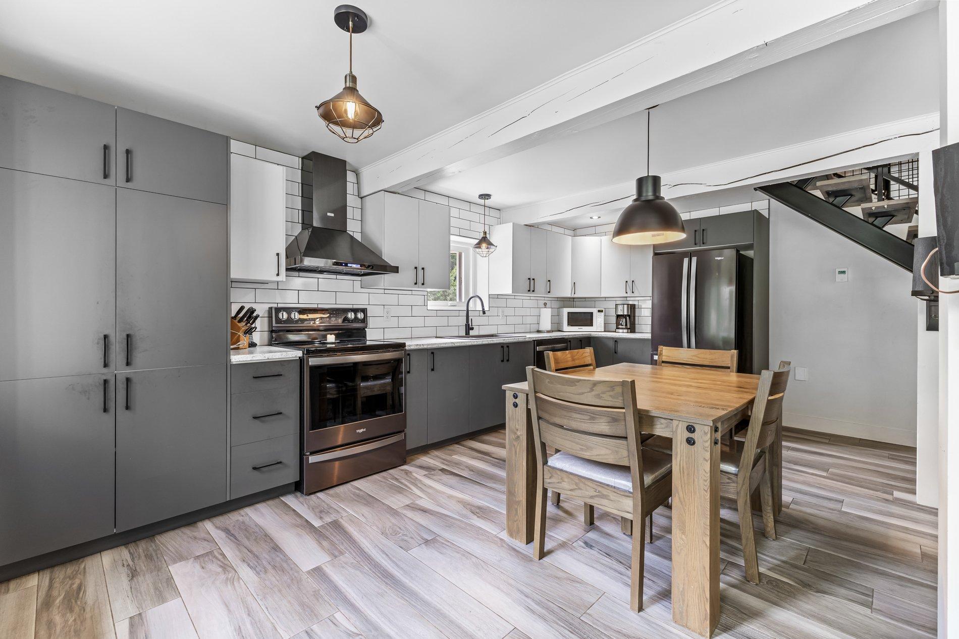 









1216


Rue St-Camille

,
Saint-Jérôme,




QC
J5L2K7

