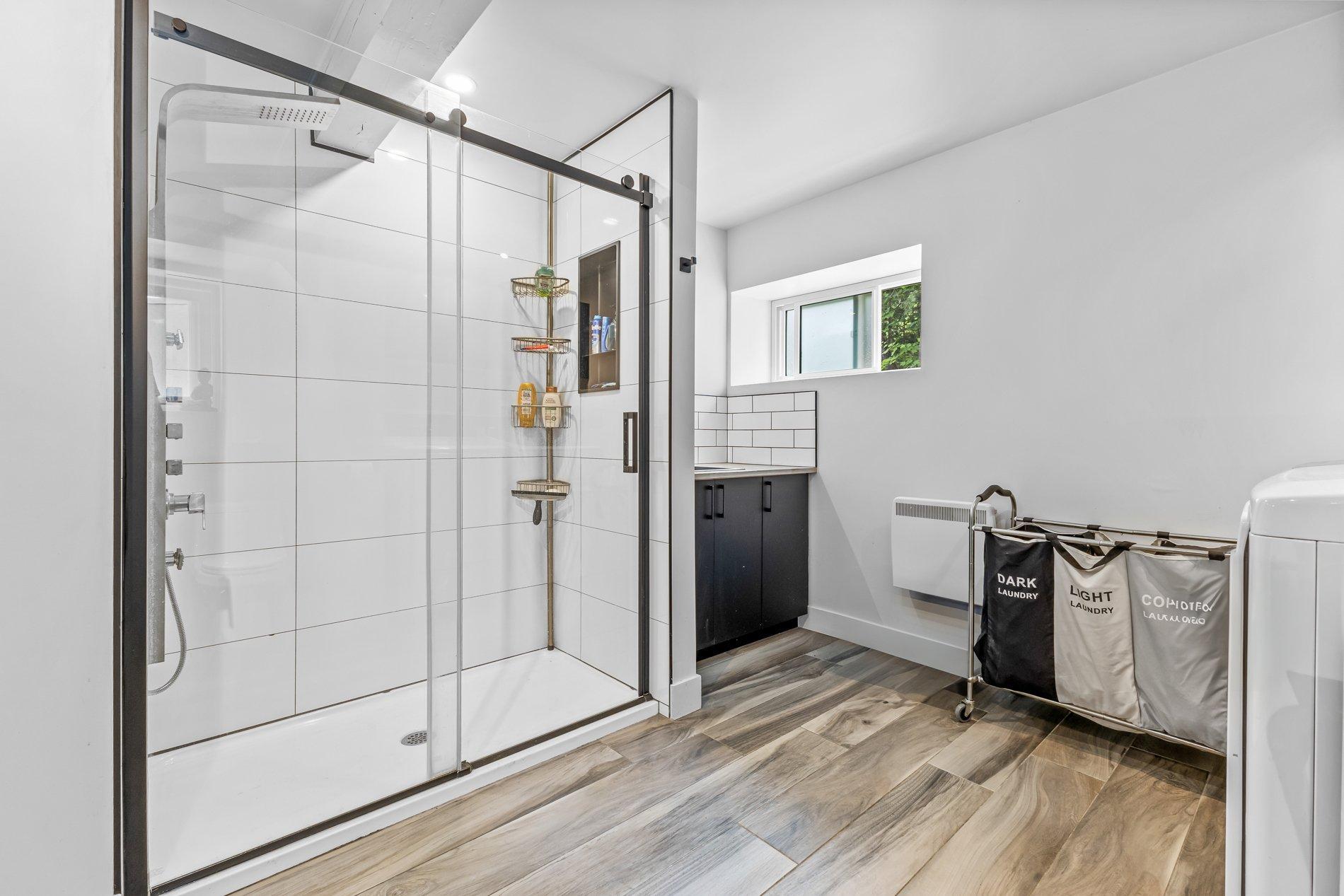 









1216


Rue St-Camille

,
Saint-Jérôme,




QC
J5L2K7

