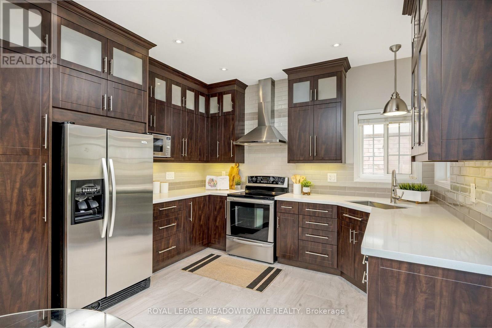 












996 VICKERMAN WAY

,
Milton,




Ontario
L9T0J6

