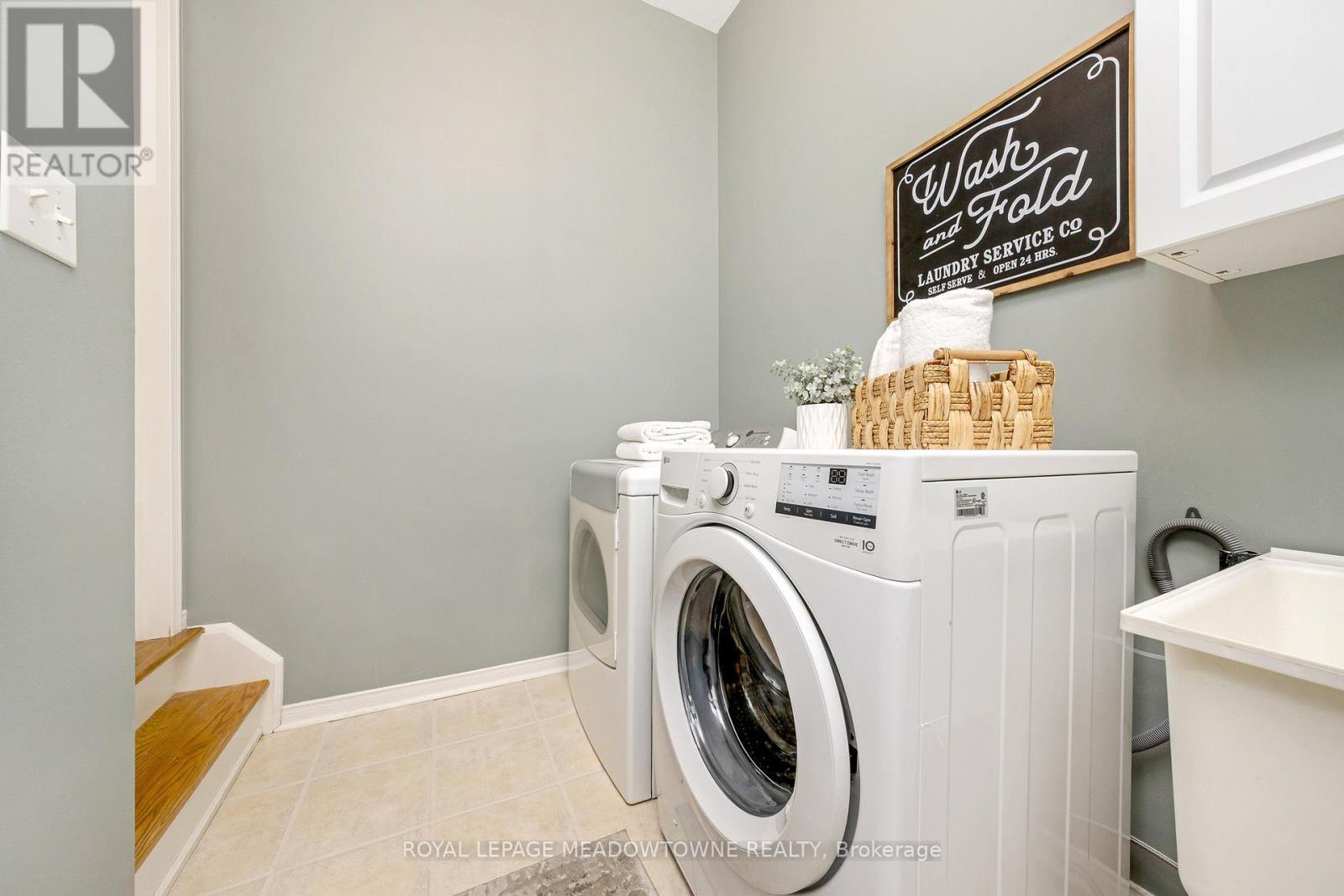 












996 VICKERMAN WAY

,
Milton,




Ontario
L9T0J6

