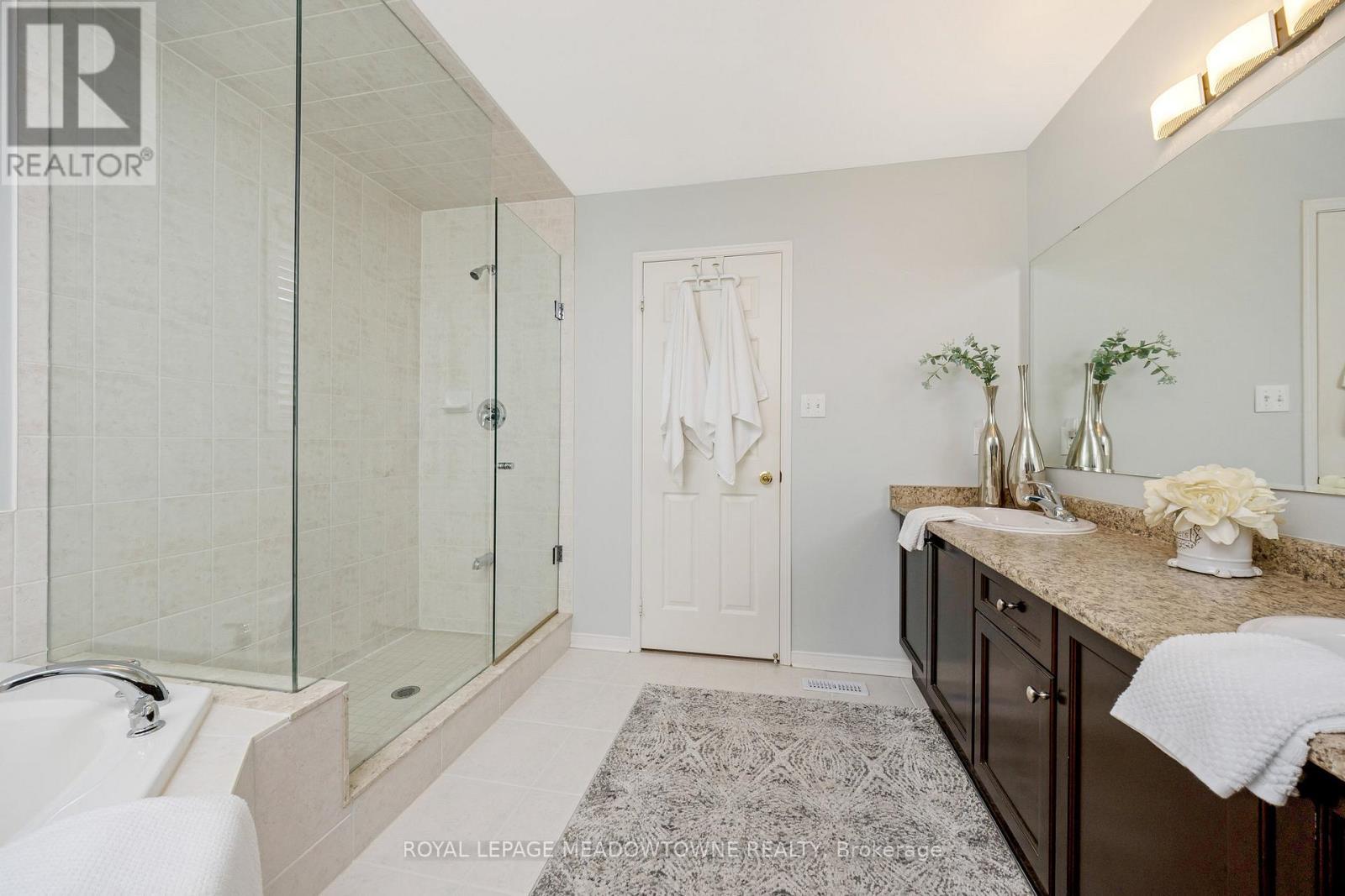 












996 VICKERMAN WAY

,
Milton,




Ontario
L9T0J6

