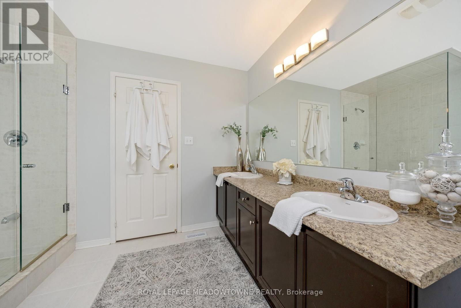 












996 VICKERMAN WAY

,
Milton,




Ontario
L9T0J6

