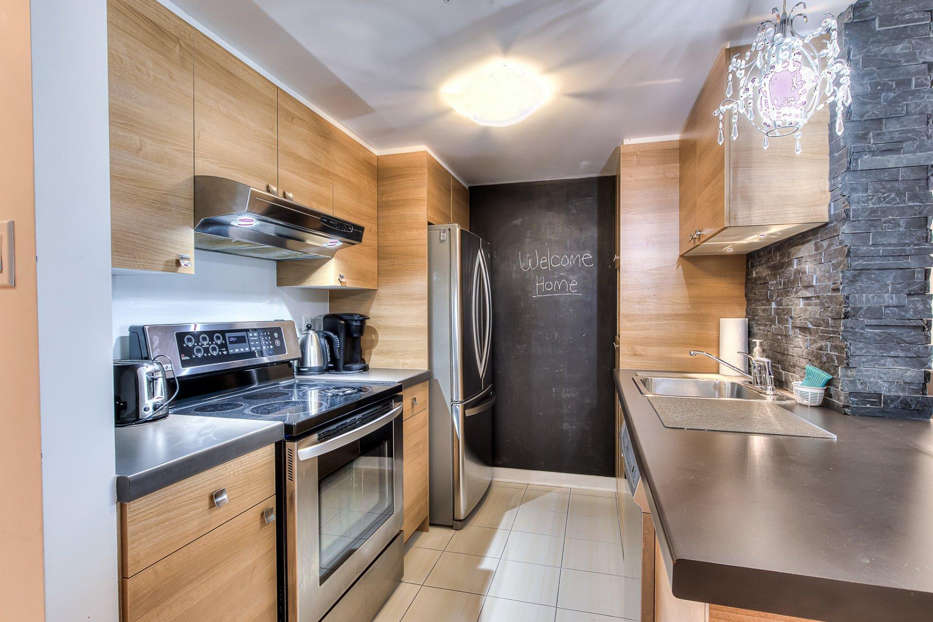 









10550


Place de l'Acadie

, 1114,
Montréal (Ahuntsic-Cartierville),




QC
H7N0B3

