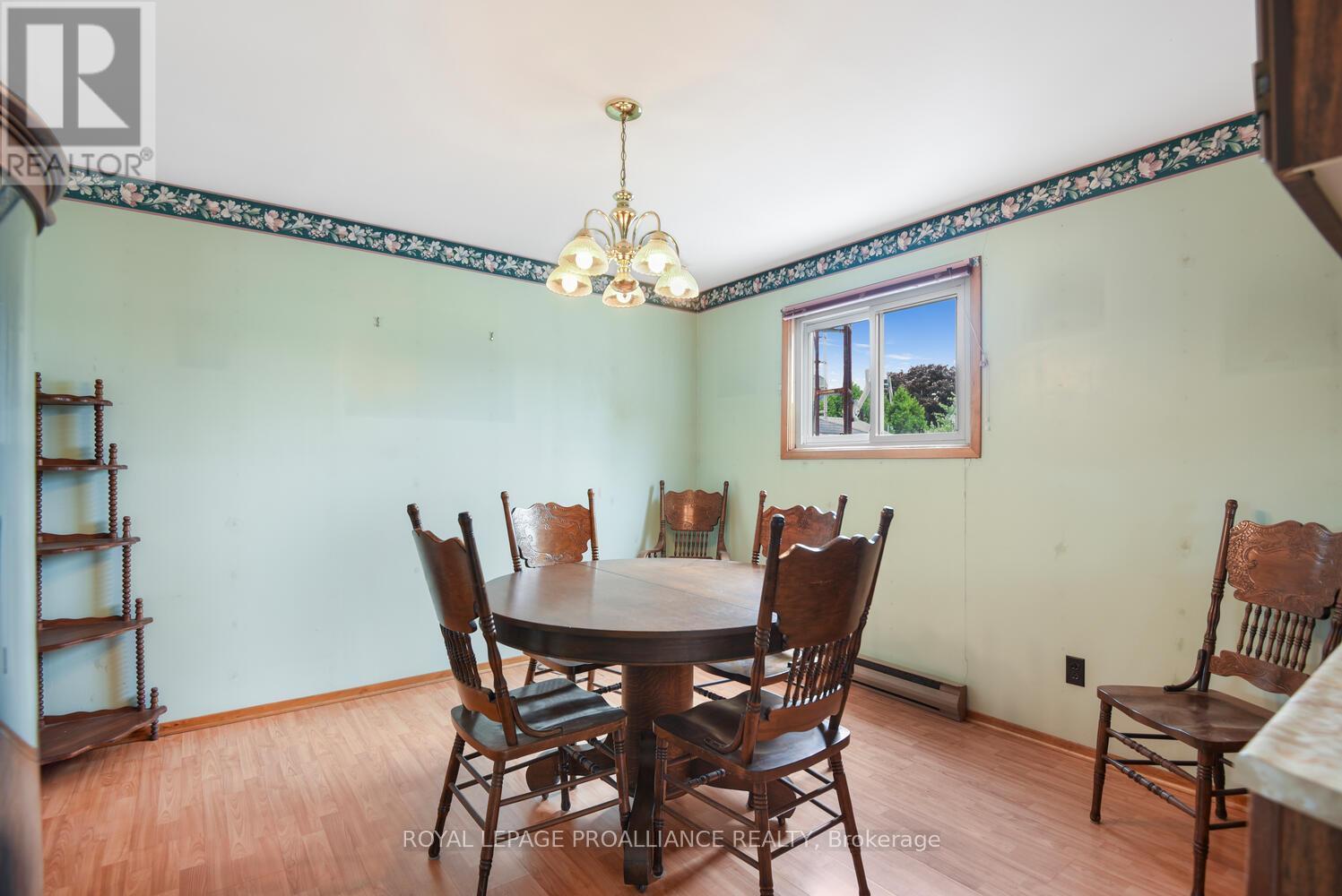 












556 MIDDLE STREET

,
Edwardsburgh/Cardinal,




Ontario
K0E1E0

