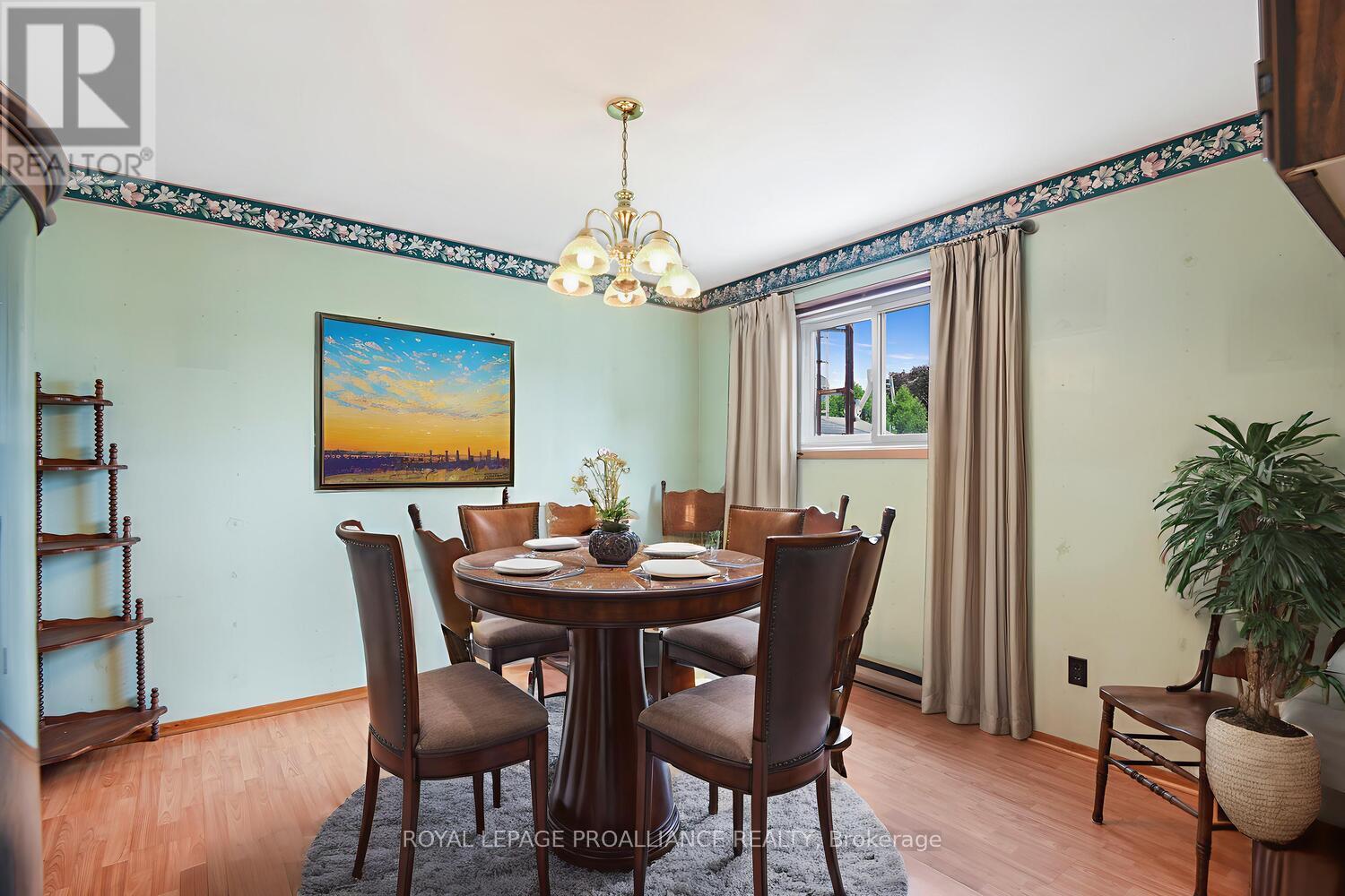 












556 MIDDLE STREET

,
Edwardsburgh/Cardinal,




Ontario
K0E1E0

