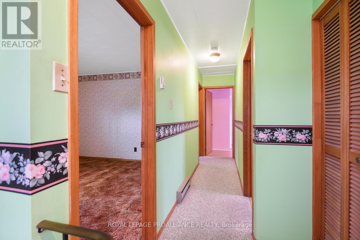 












556 MIDDLE STREET

,
Edwardsburgh/Cardinal,




Ontario
K0E1E0

