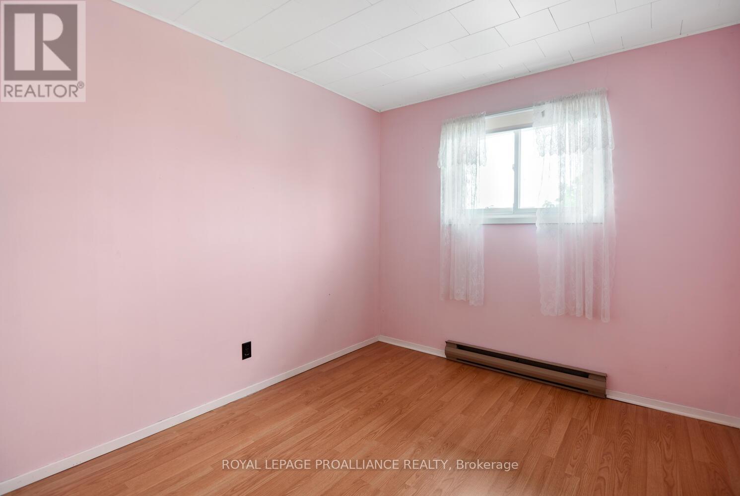 












556 MIDDLE STREET

,
Edwardsburgh/Cardinal,




Ontario
K0E1E0

