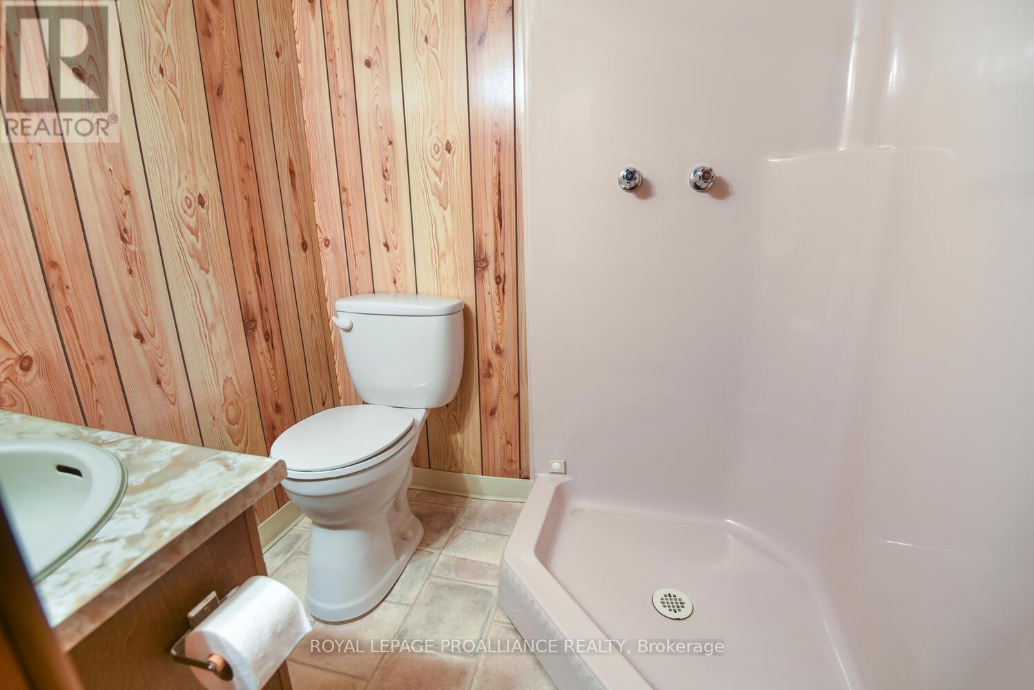












556 MIDDLE STREET

,
Edwardsburgh/Cardinal,




Ontario
K0E1E0


