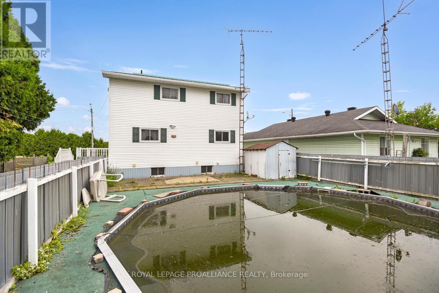 












556 MIDDLE STREET

,
Edwardsburgh/Cardinal,




Ontario
K0E1E0

