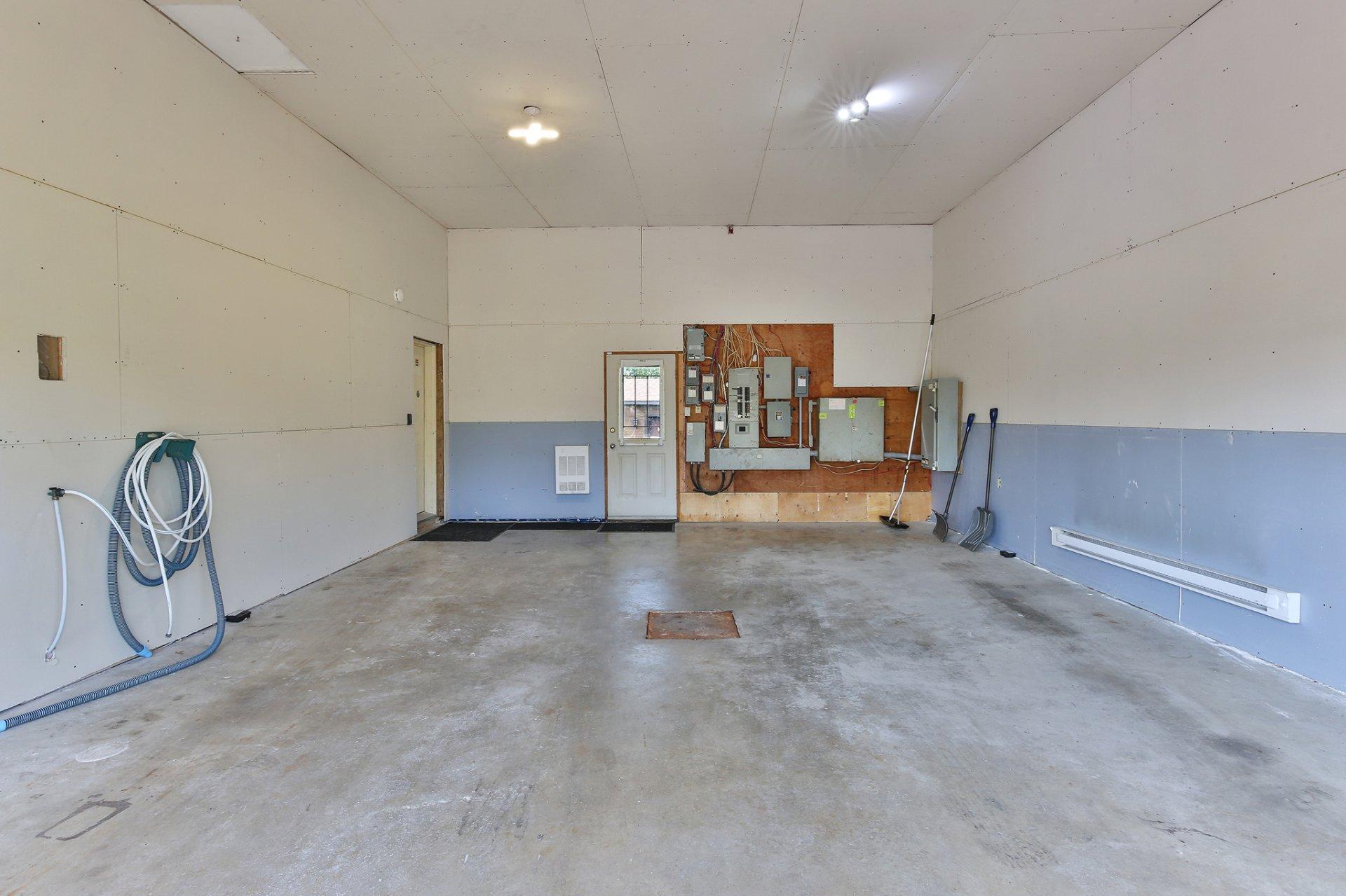 









106


Rg Cyr

,
Saint-Cyprien-de-Napierville,




QC
J0J1L0

