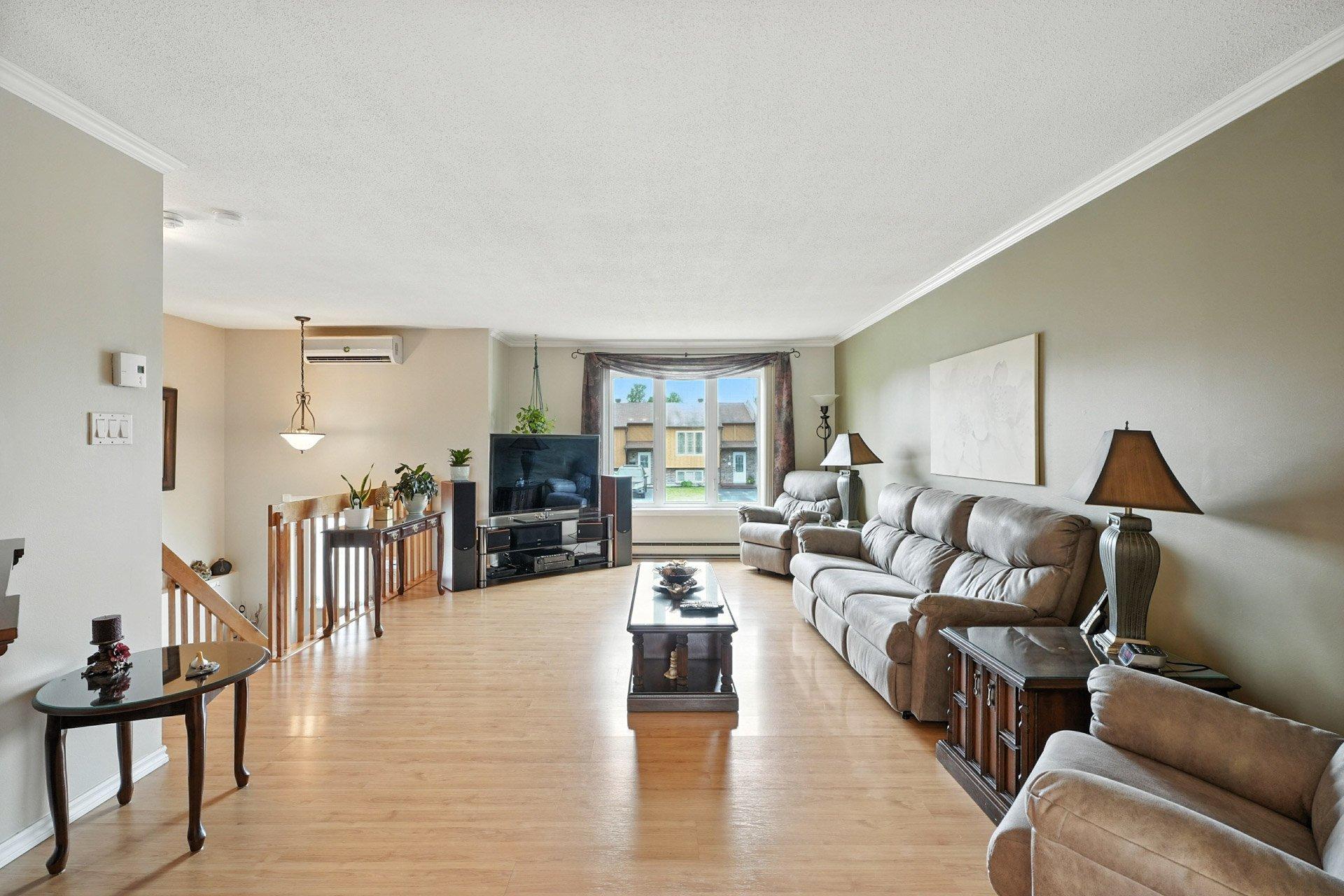 









54


Rue de Pierrefonds

,
Gatineau (Gatineau),




QC
J8T7L7

