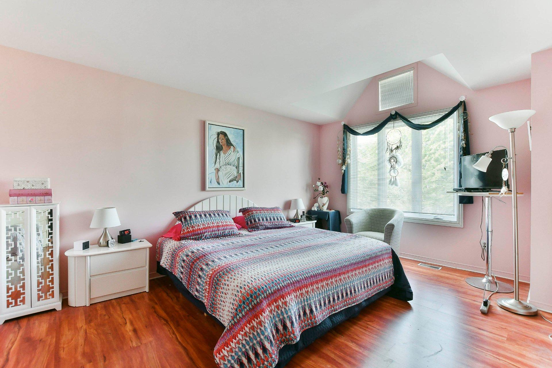 









537


Rue Sauvalle

,
Laval (Sainte-Dorothée),




QC
H7X3M9

