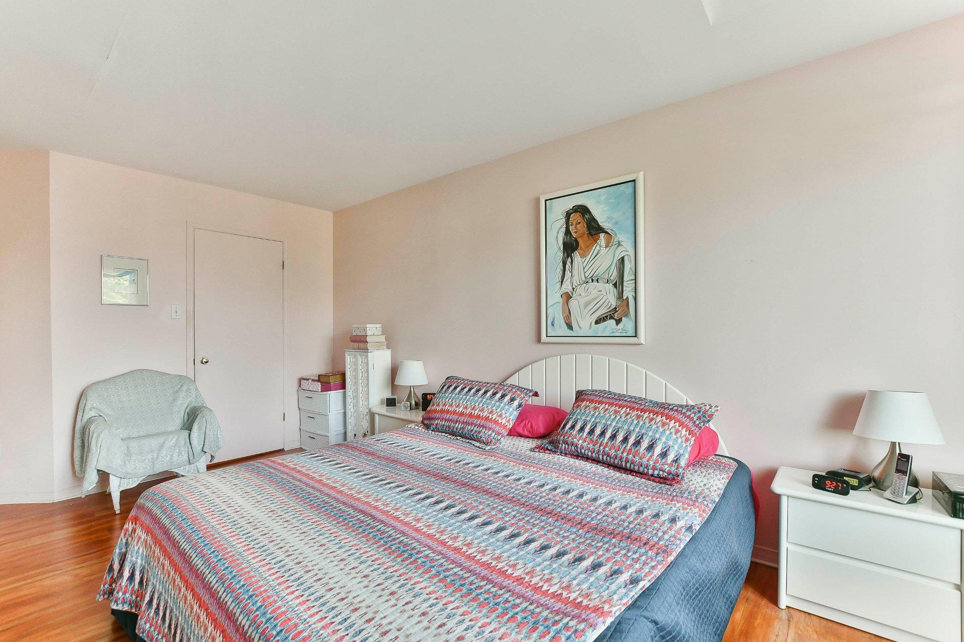 









537


Rue Sauvalle

,
Laval (Sainte-Dorothée),




QC
H7X3M9

