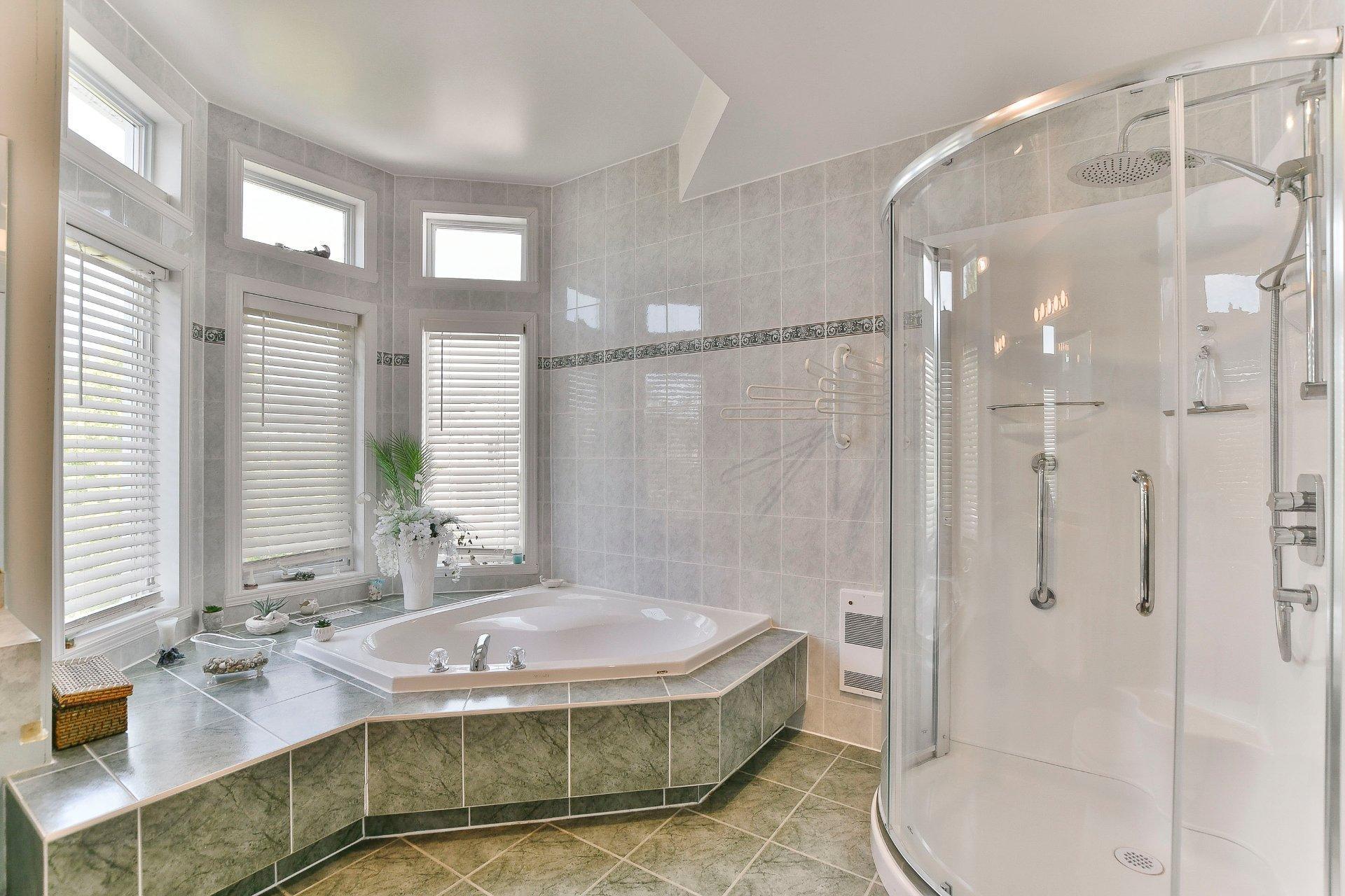 









537


Rue Sauvalle

,
Laval (Sainte-Dorothée),




QC
H7X3M9

