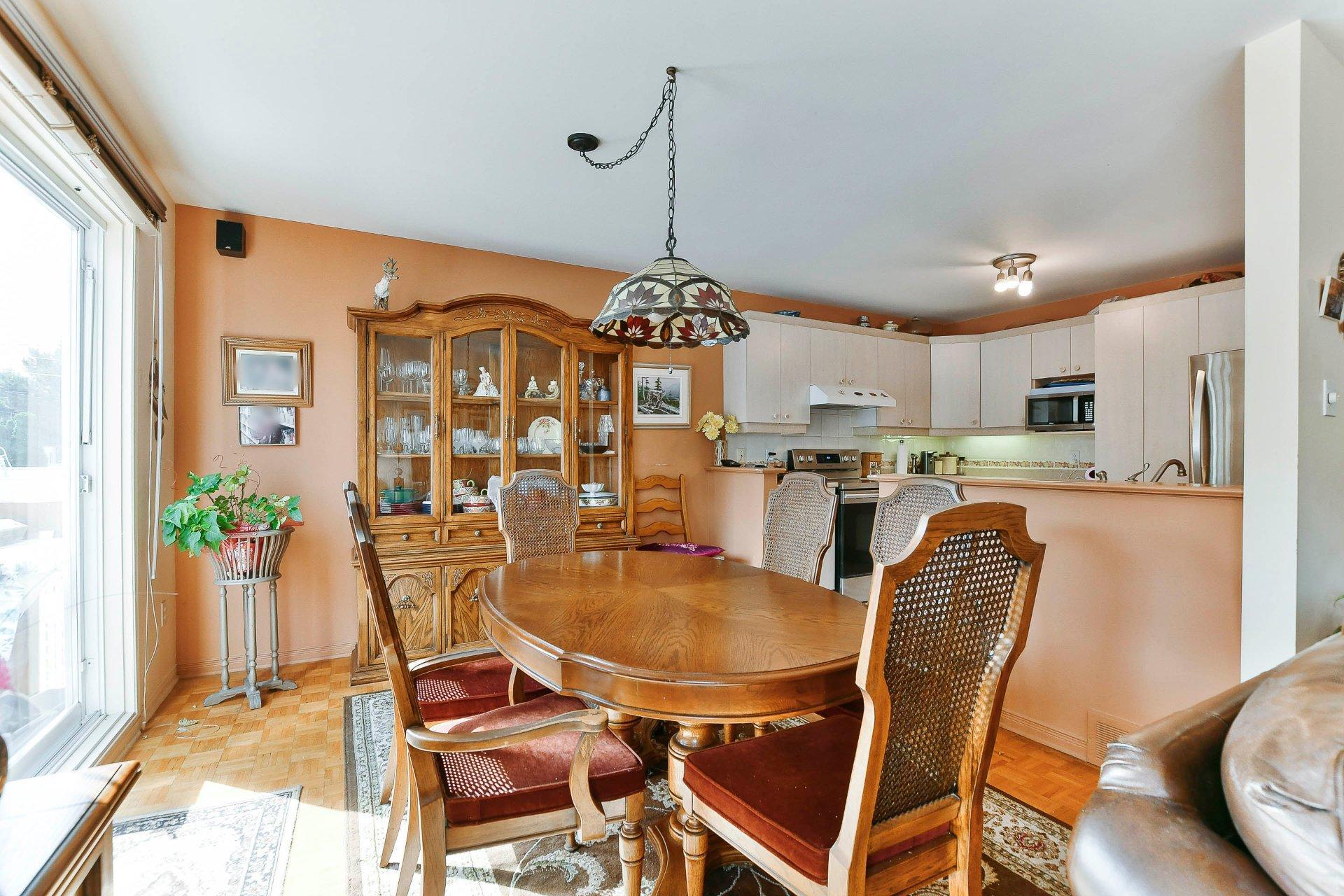 









537


Rue Sauvalle

,
Laval (Sainte-Dorothée),




QC
H7X3M9

