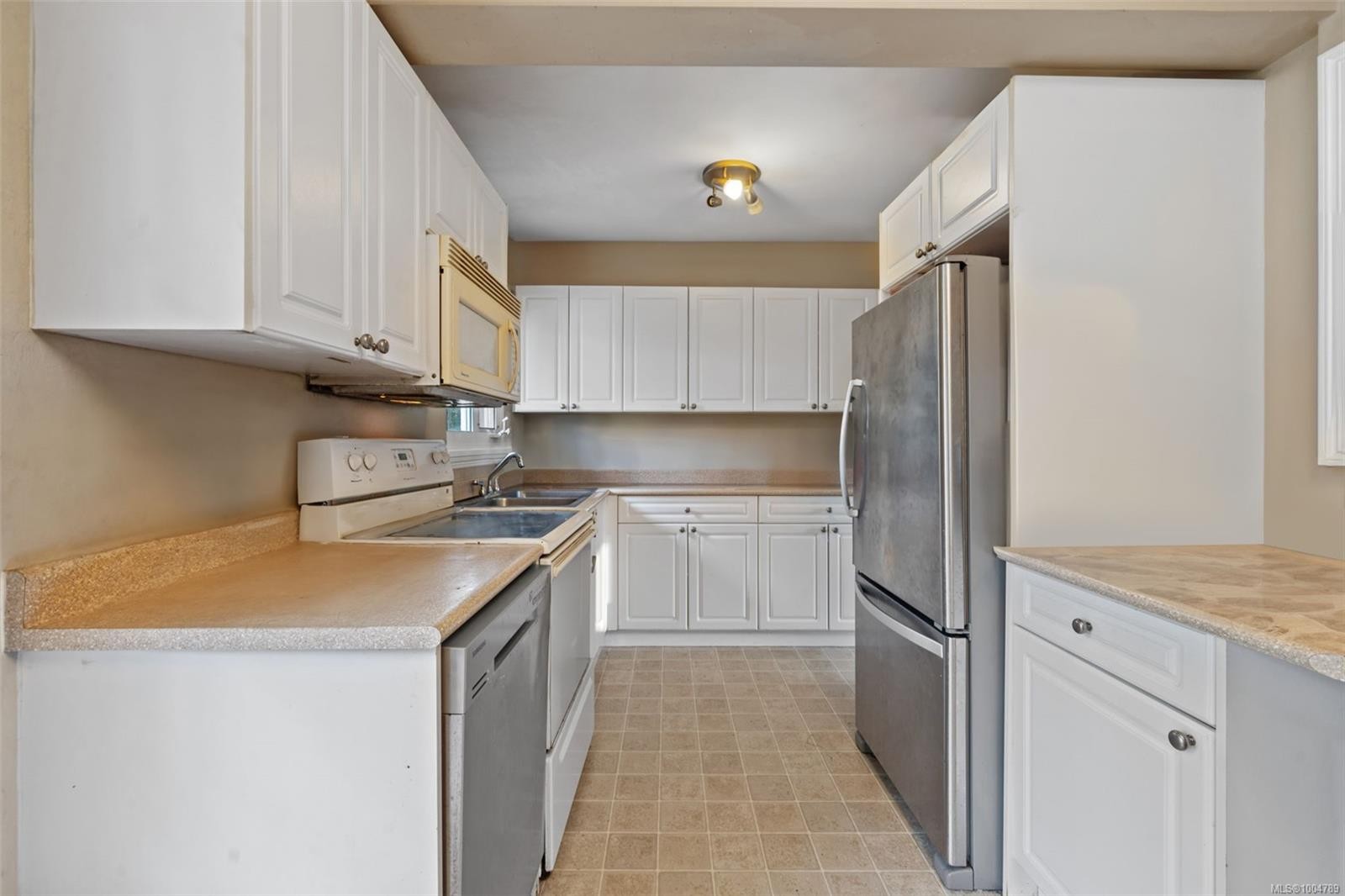 









120


Kamloops

Ave,
Saanich,




BC
V8Z 1W3

