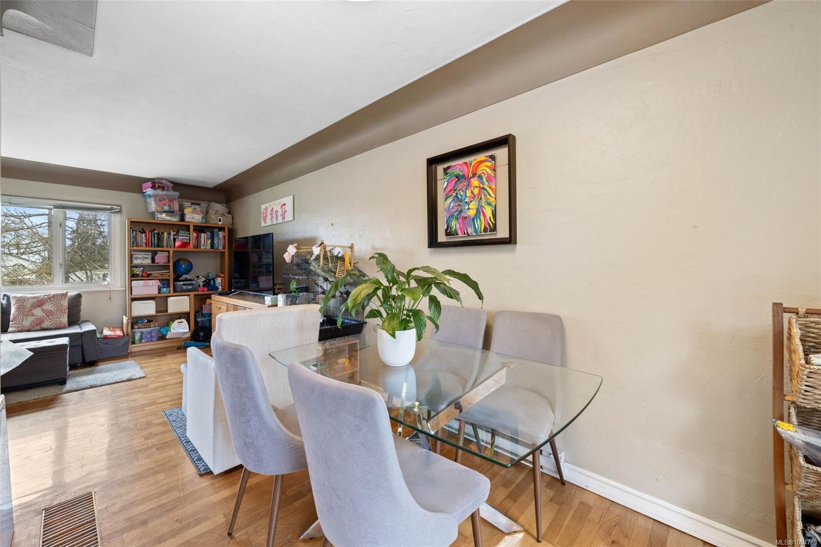 









120


Kamloops

Ave,
Saanich,




BC
V8Z 1W3

