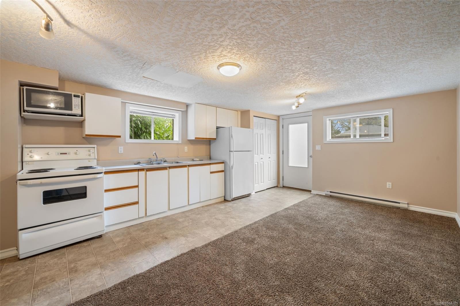 









120


Kamloops

Ave,
Saanich,




BC
V8Z 1W3

