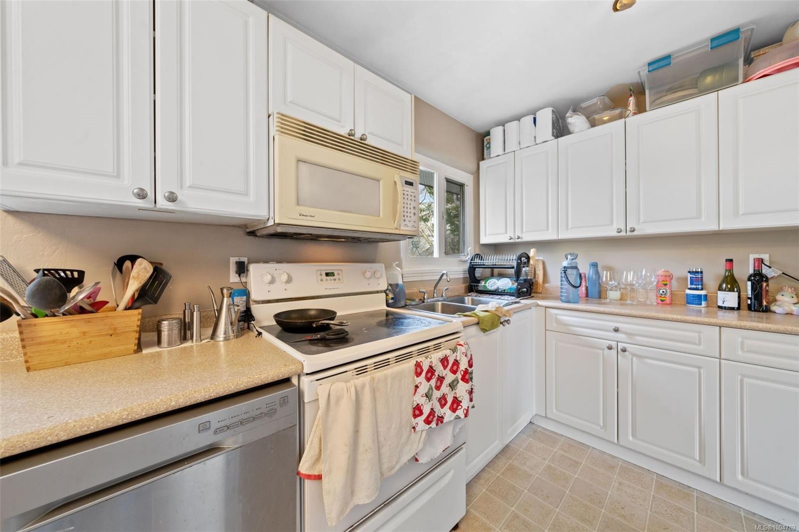 









120


Kamloops

Ave,
Saanich,




BC
V8Z 1W3

