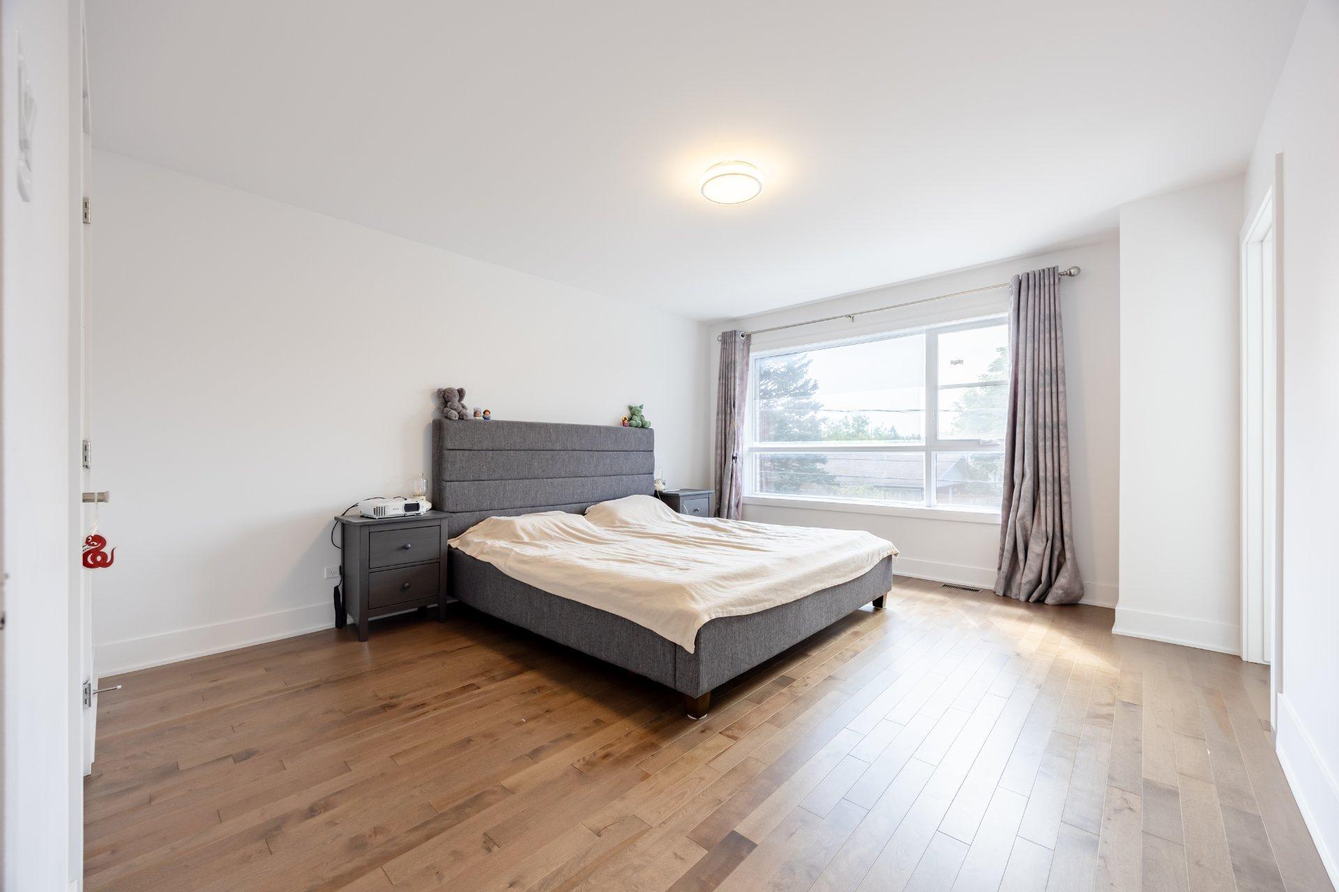 









5749


Rue Alain

,
Brossard,




QC
J4Z1H3

