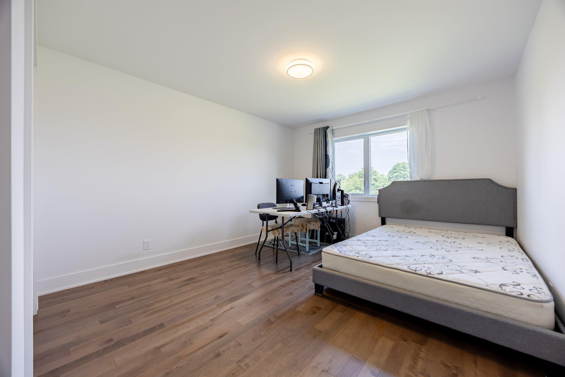









5749


Rue Alain

,
Brossard,




QC
J4Z1H3

