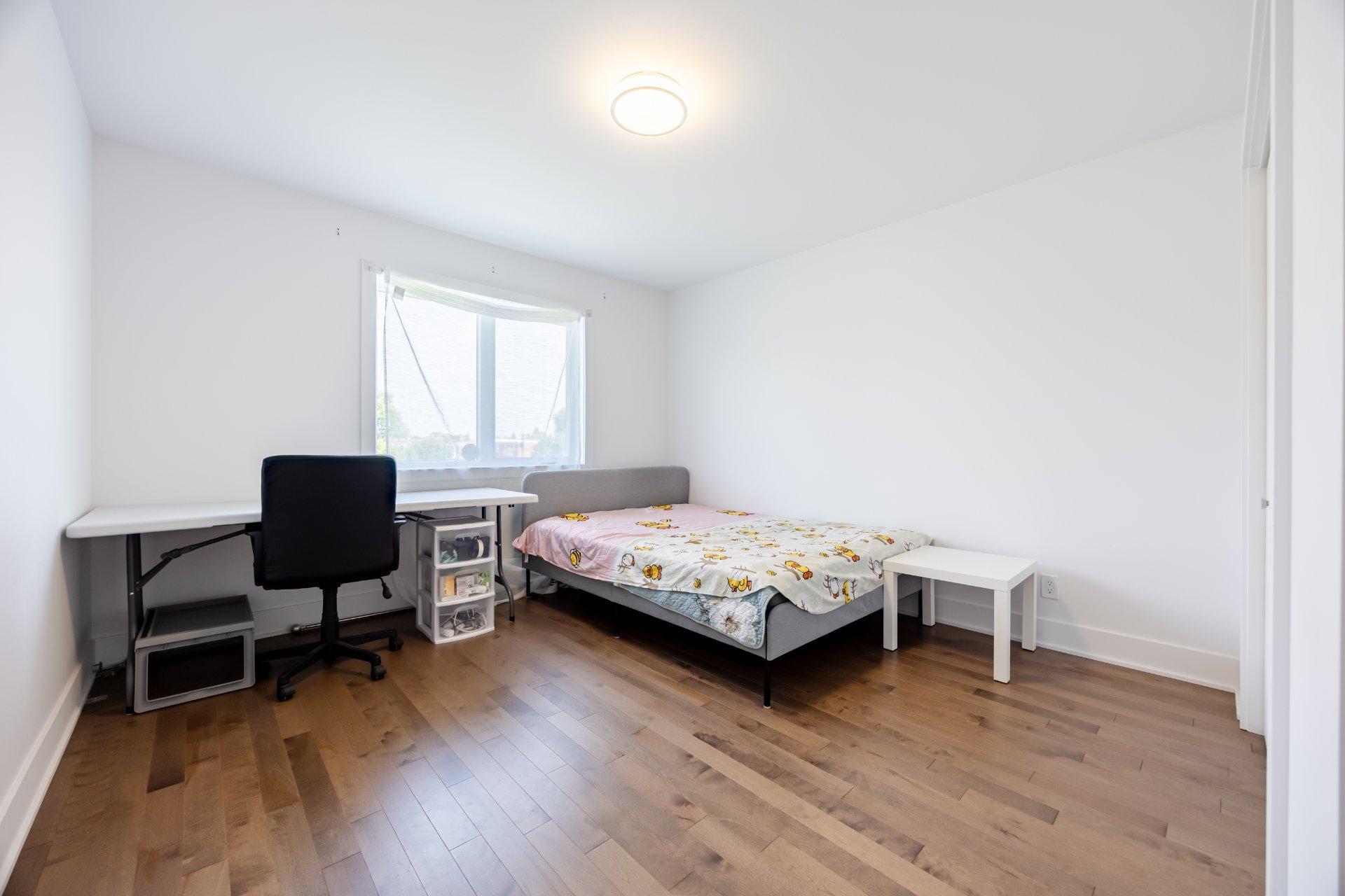









5749


Rue Alain

,
Brossard,




QC
J4Z1H3

