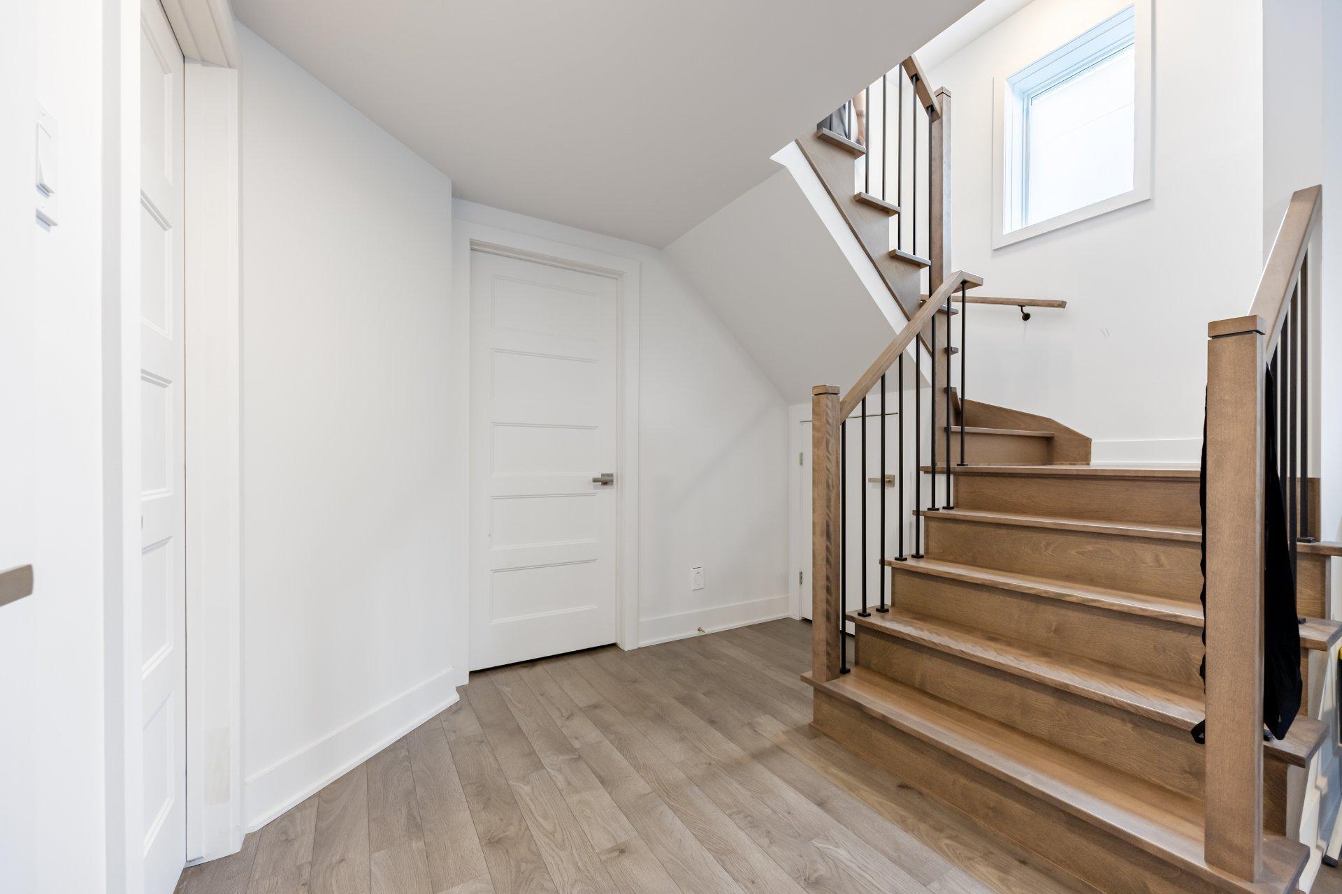 









5749


Rue Alain

,
Brossard,




QC
J4Z1H3

