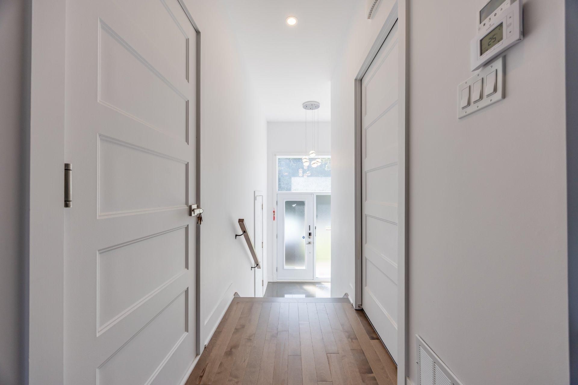 









5749


Rue Alain

,
Brossard,




QC
J4Z1H3

