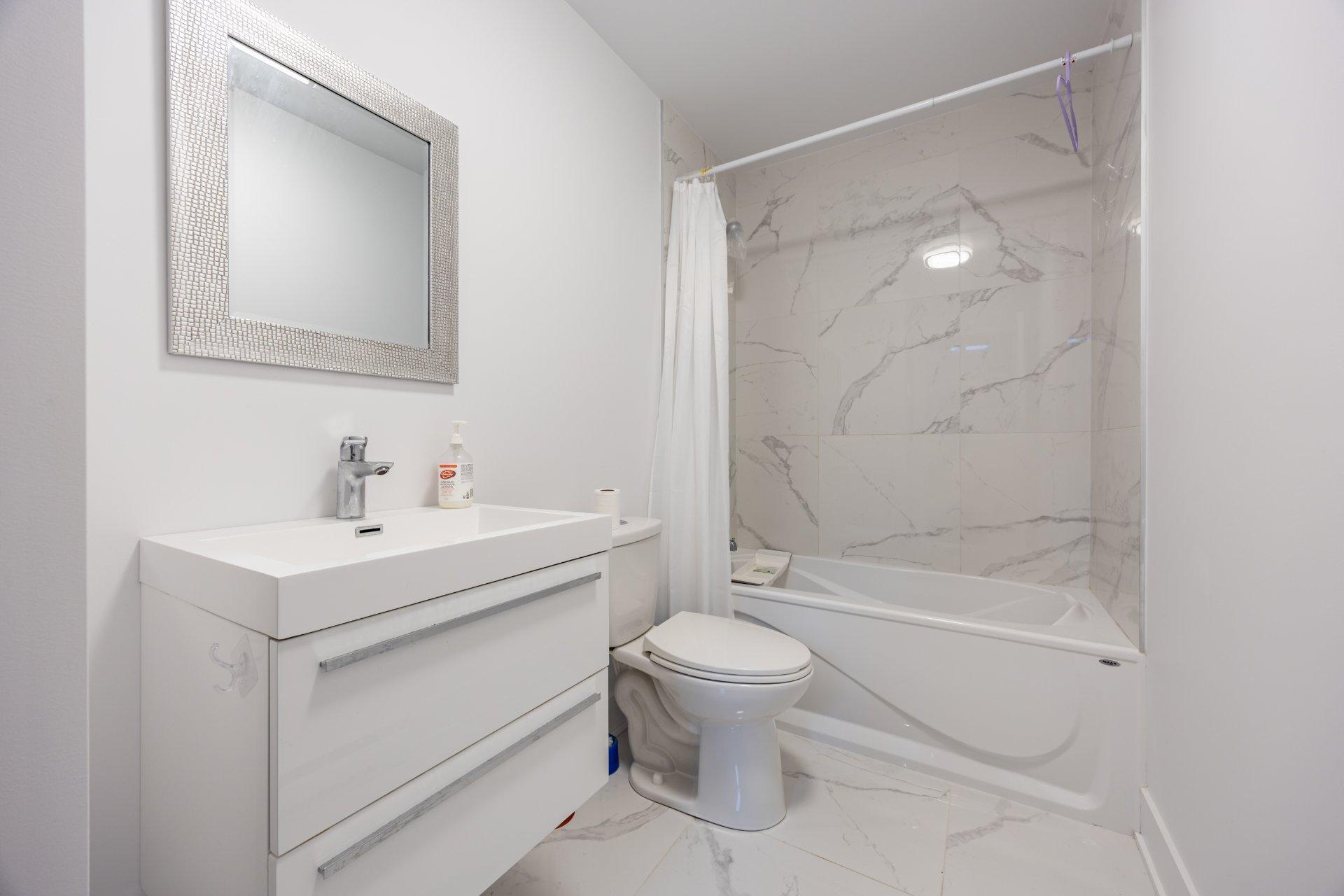









5749


Rue Alain

,
Brossard,




QC
J4Z1H3

