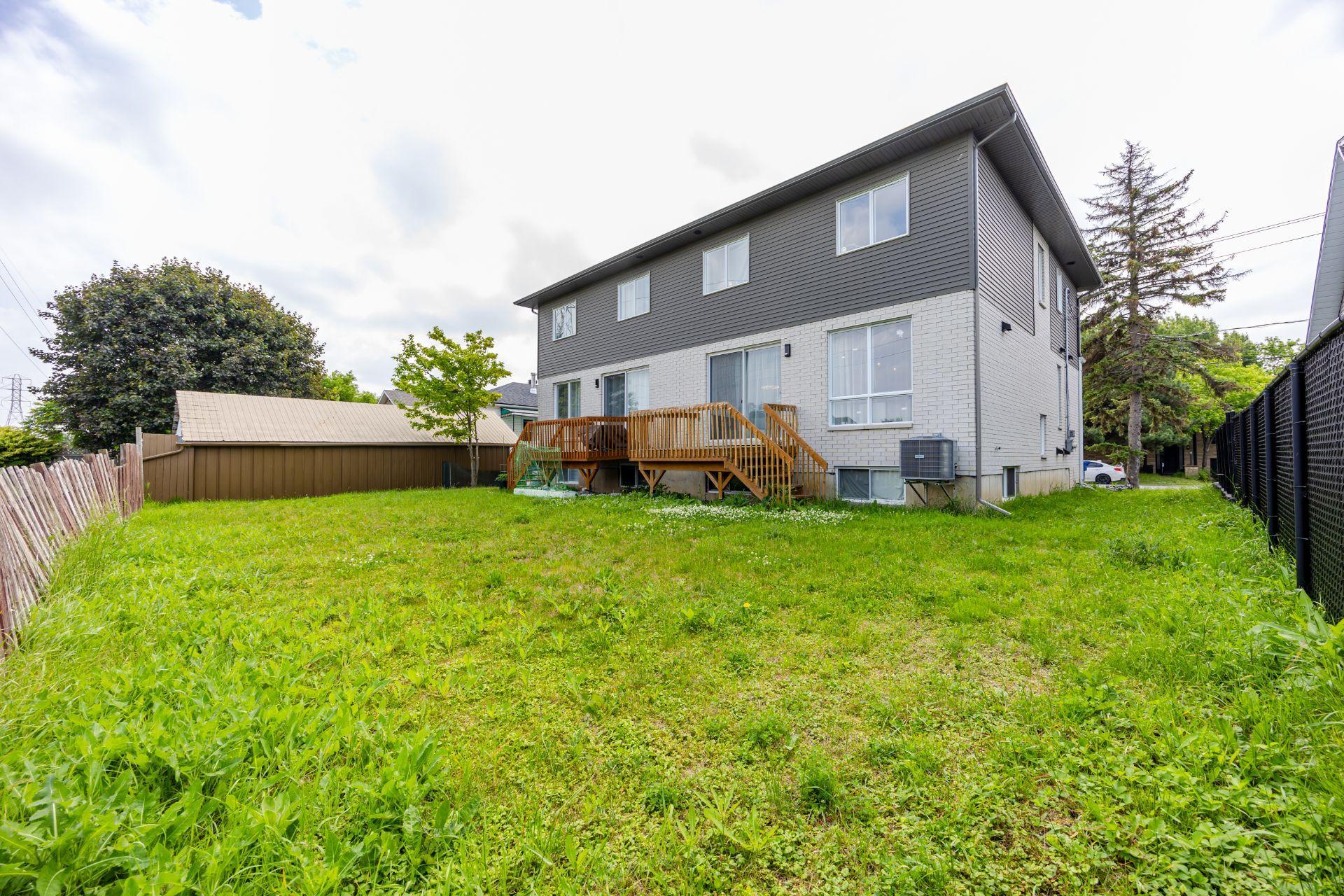 









5749


Rue Alain

,
Brossard,




QC
J4Z1H3


