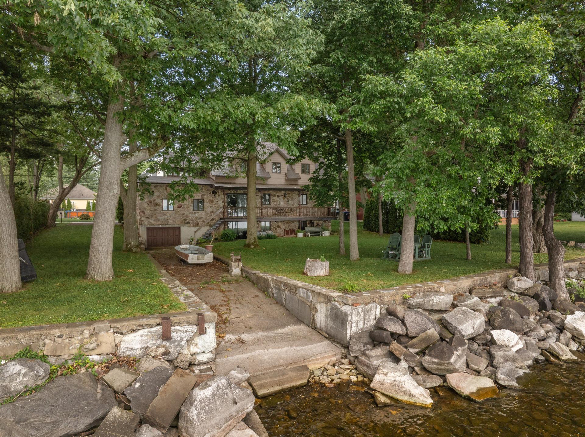 









578


Av. Missisquoi

,
Venise-en-Québec,




QC
J0J2K0

