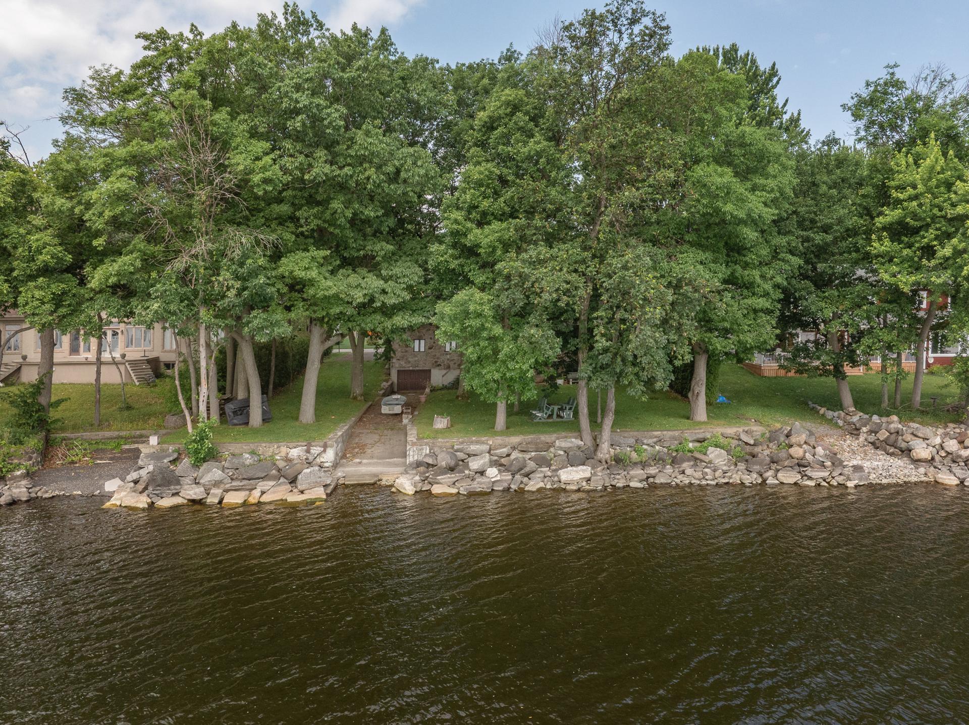 









578


Av. Missisquoi

,
Venise-en-Québec,




QC
J0J2K0

