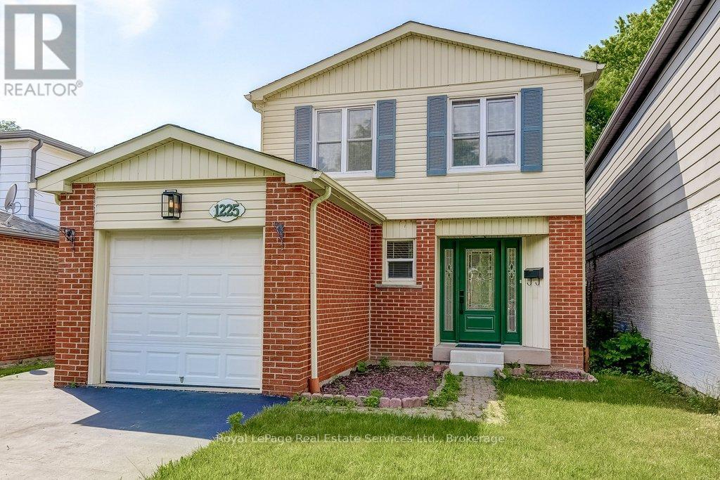 












1225 CONSORT CRESCENT

,
Burlington (Palmer),




Ontario
L7M1J8

